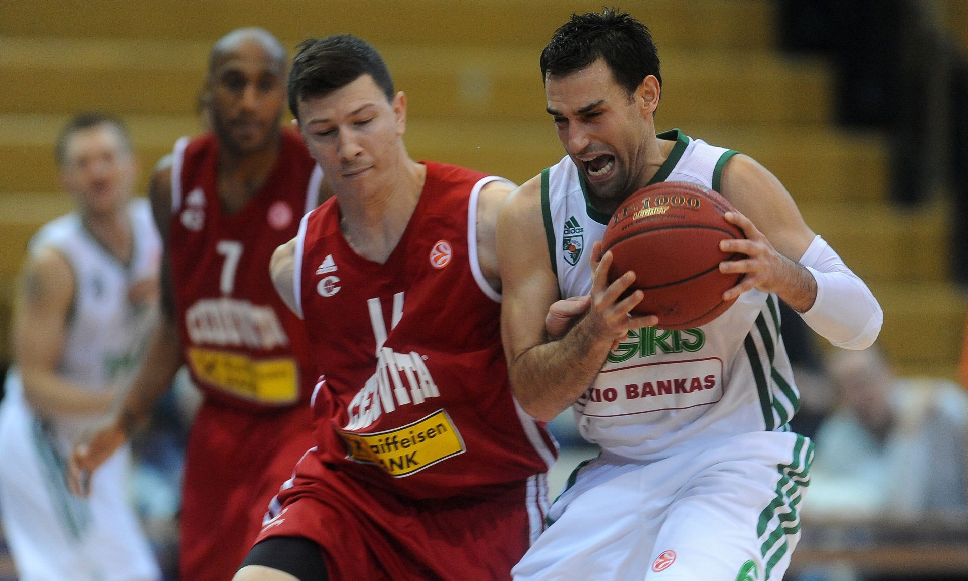 15.11.2012., KC Drazen Petrovic, Zagreb - Euroliga, skupina C, 6. kolo, KK Cedevita - Zalgiris Kaunas. Marko Popovic, Vlado Ilievski. 
 Photo: Daniel Kasap/PIXSELL