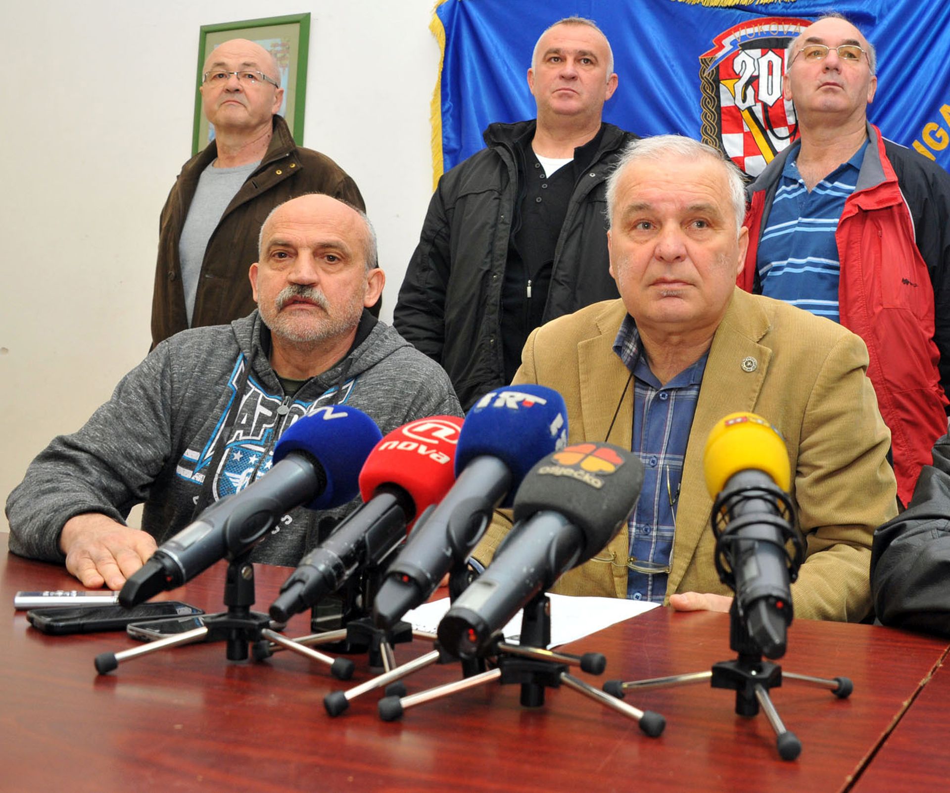 Vukovar, 07.03.2016 - U ime zapovjednika 204. vukovarske brigade i Koordinacije braniteljskih udruga s prostora grada Vukovara 2003. godine, Danijel Rehak je na na tiskovnoj konferenciji priopæio da predlau Branka Borkoviæa - Mladog jastreba kao kandidata vukovarskih branitelja za ministra hrvatskih branitelja.
foto HINA/ ds