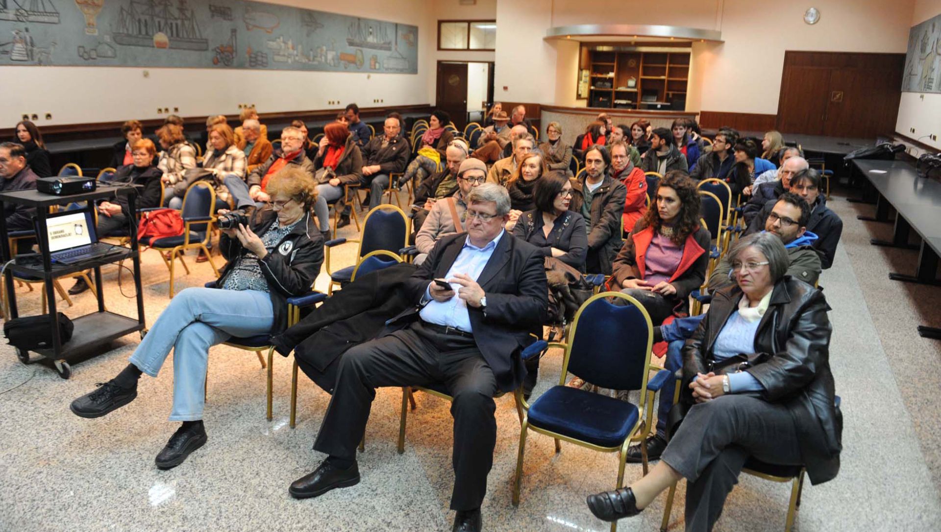 Rijeka, 18.03.2016  - Platforma 112 i Antifaistièka liga odrali su javnu tribinu pod nazivom "Graðanski sat u obranu demokracije!". Na slici Vojko Obersnel (C).
foto HINA/ Miljenko KLEPAC/ ik