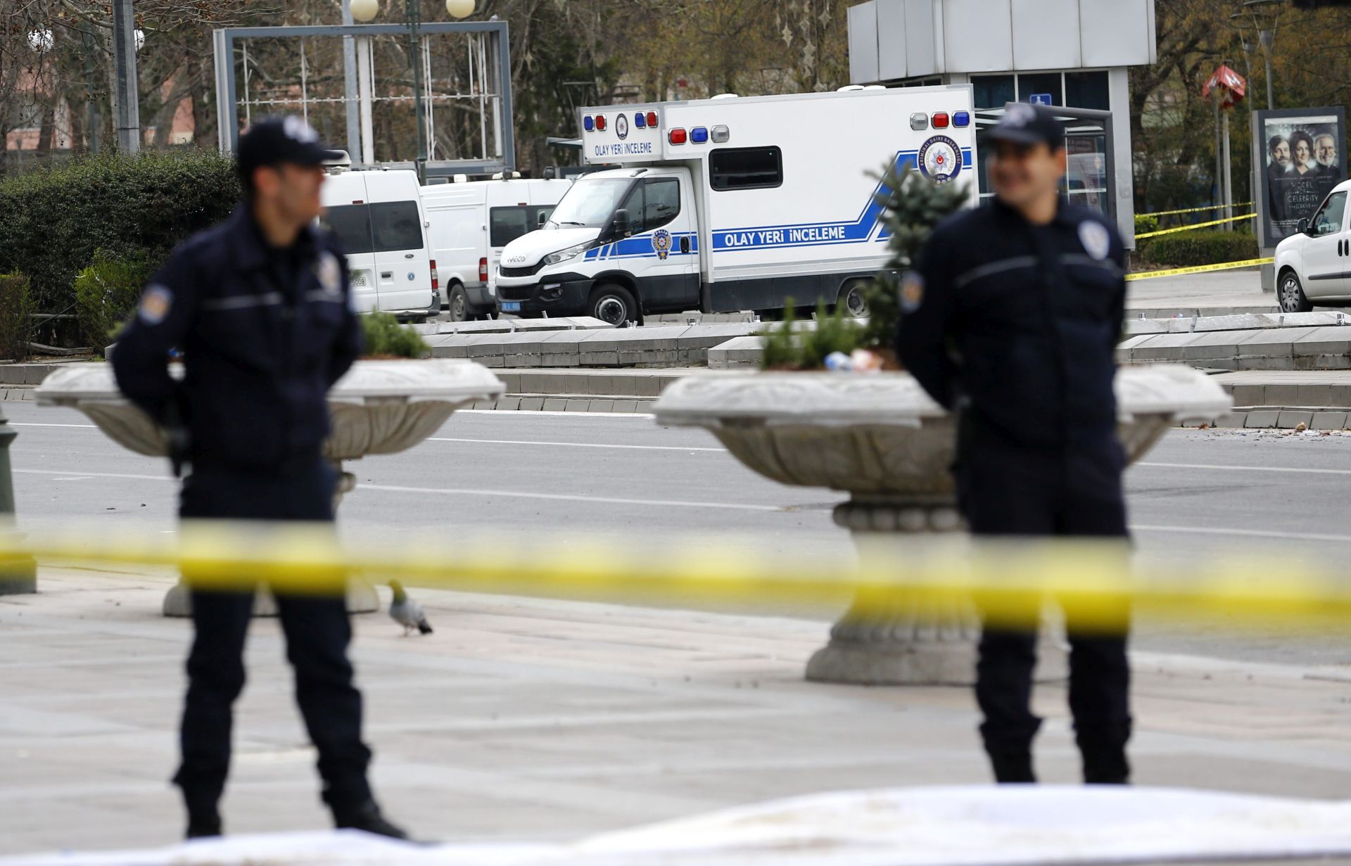 epa05210451 Turkish police secure the area as scenes of crime officers search the area after an explosion in Ankara, Turkey early 14 March 2016. An explosion happened near Bus Station on 13 March, killed 34 people and 125 people injured.  EPA/SEDAT SUNA