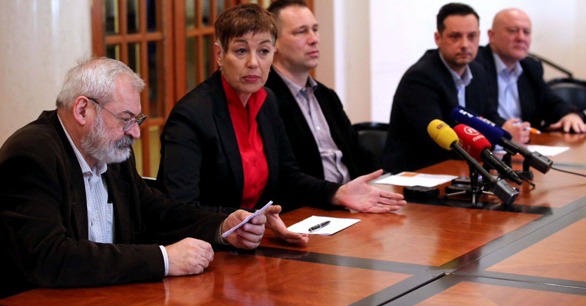 Zagreb, 29.04.2016. - Konferencija za medije Kluba zastupnika Hrvatskih laburista-Stranke rada na temu " Povodom 1. maja sprijeèimo reformu radnièkih prava!". Na fotografiji Jaroslav Pecnik, Nansi Tireli, Tomislav Rajkoviæ, Dario Rastovèan, Tomislav Konèevski. foto HINA/ Lana SLIVAR DOMINIÆ/ lsd
