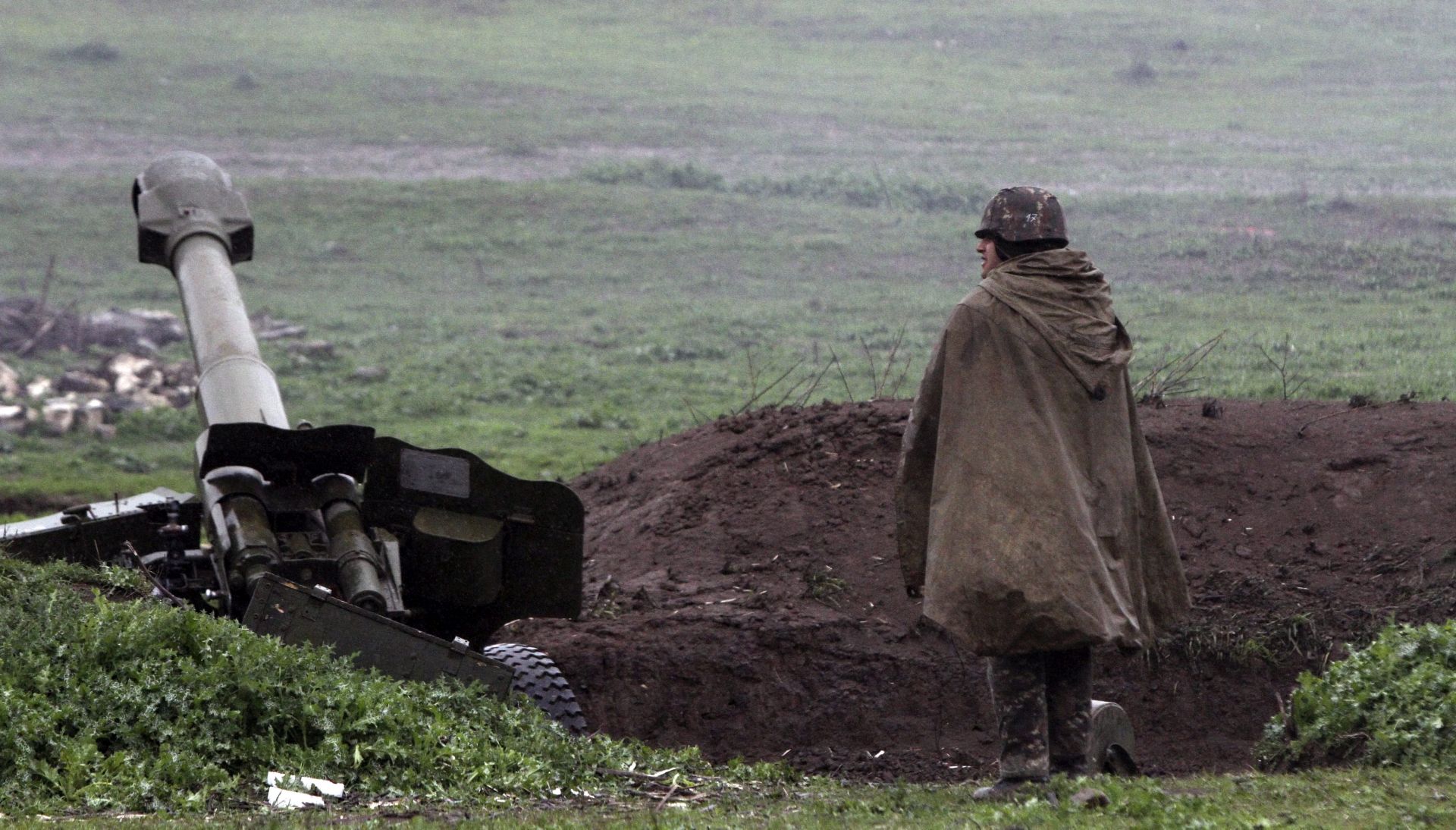 epa05242444 Armenian artillery position of the self-defense army of Nagorno-Karabakh in Martakert, Nagorno-Karabakh Republic, 03 April 2016. According to media reports, dozens have died during clashes that erupted on 01 April 2016 as part of a territorial conflict between Armenia and Azerbaijan in Nagorno-Karabakh Republic. Azerbaijan armed forces reportedly attacked self-proclaimed Nagorno-Karabakh Republic, which has been controlled by ethnic Armenians since 1994. Russian President Vladimir Putin called for a ceasefire.  EPA/VAHRAM BAGHDASARYAN / PHOTOLURE