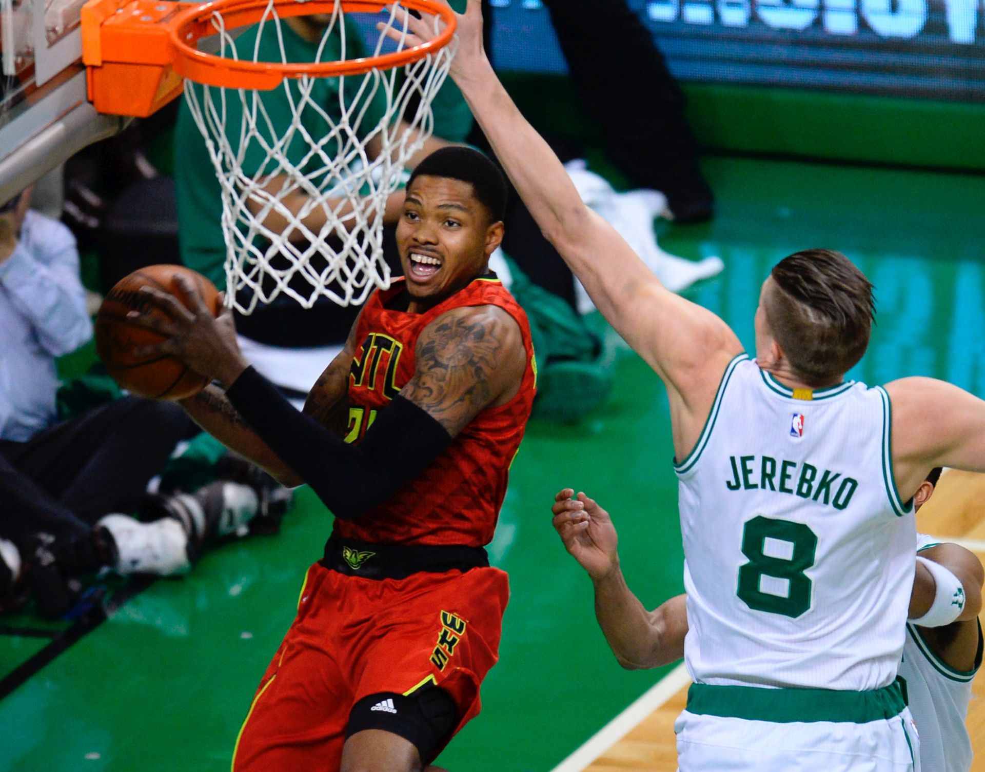 epa05282024 Atlanta Hawks forward Kent Bazemore makes a shot pastor the defending Boston Celtics forward Jonas Jerebko of Sweden (R) during the first quarter of their NBA Eastern Conference first round playoff series game at the TD Garden in Boston, Massachusetts, USA, 28 April 2016. The Atlanta Hawks lead the best of seven series 3-2.  EPA/CJ GUNTHER CORBIS OUT