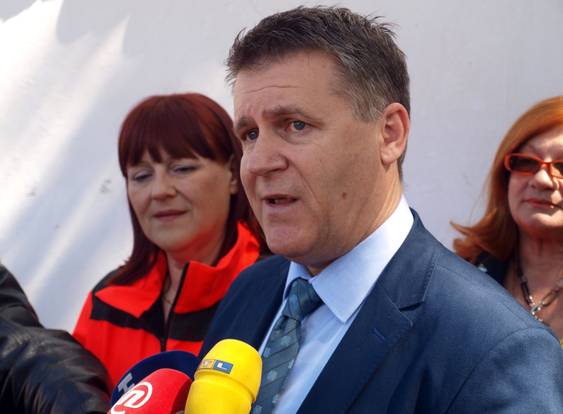Varadin, 30.4.2016. - Sredinje obiljeavanje Nacionalnog dana hitne medicinske slube u Hrvatskoj u subotu je odrano u Varadinu. Na fotografiji pomoænik ministra zdravlja Denis Kovaèiæ.
foto HINA / Sinia KALAJDIJA / mm