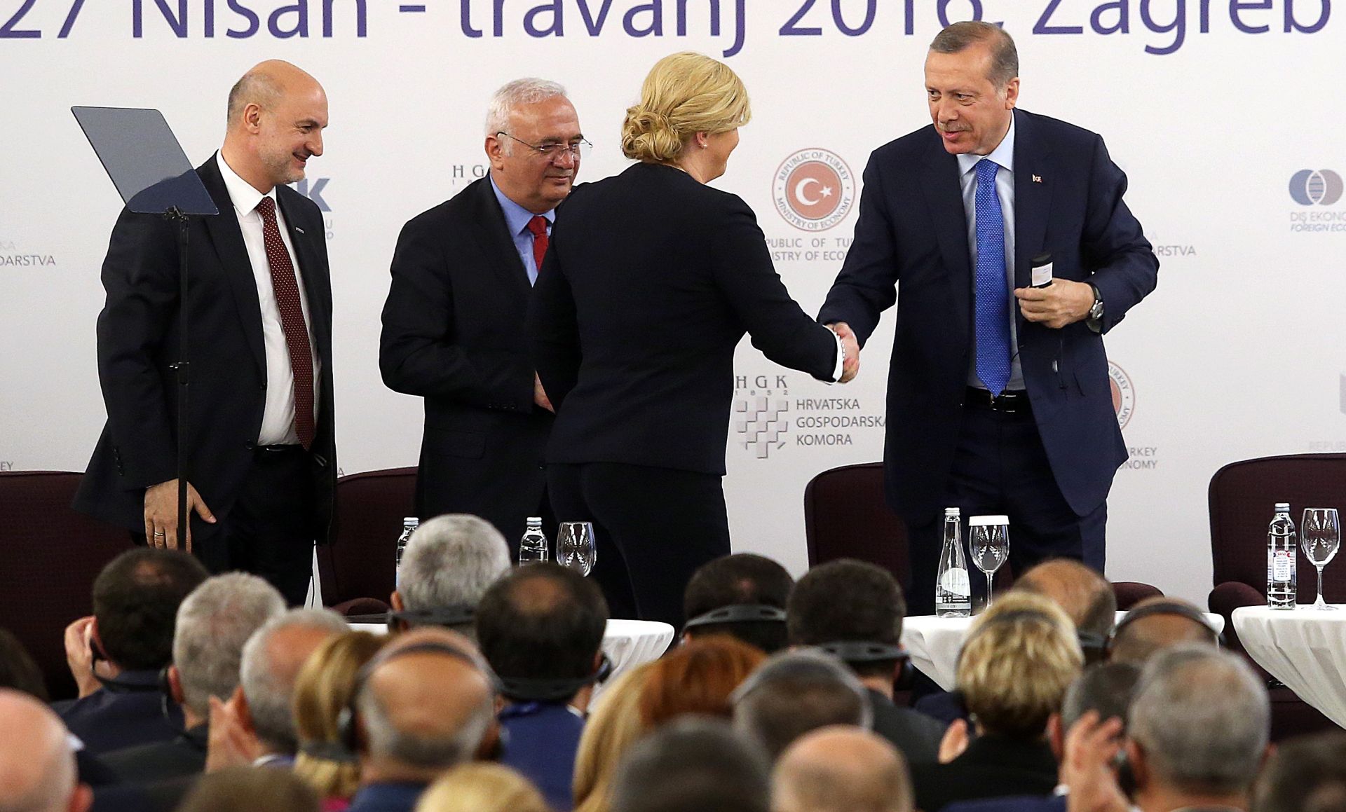 27.04.2016., Zagreb - Hrvatsko - turski gospodarski forum odrzan je u Hotelu Westin gdje je potpisan i Memorandum o razumijevanju HGK-DEIK.  Okupljenima su se obratili i predsjednica RH Kolinda Grabar-Kitarovic i turski predsjednik Recep Tayyip Erdogan. Kolinda Grabar-Kitarovic, Recep Tayyip Erdogan. 
Photo: Goran Stanzl/PIXSELL