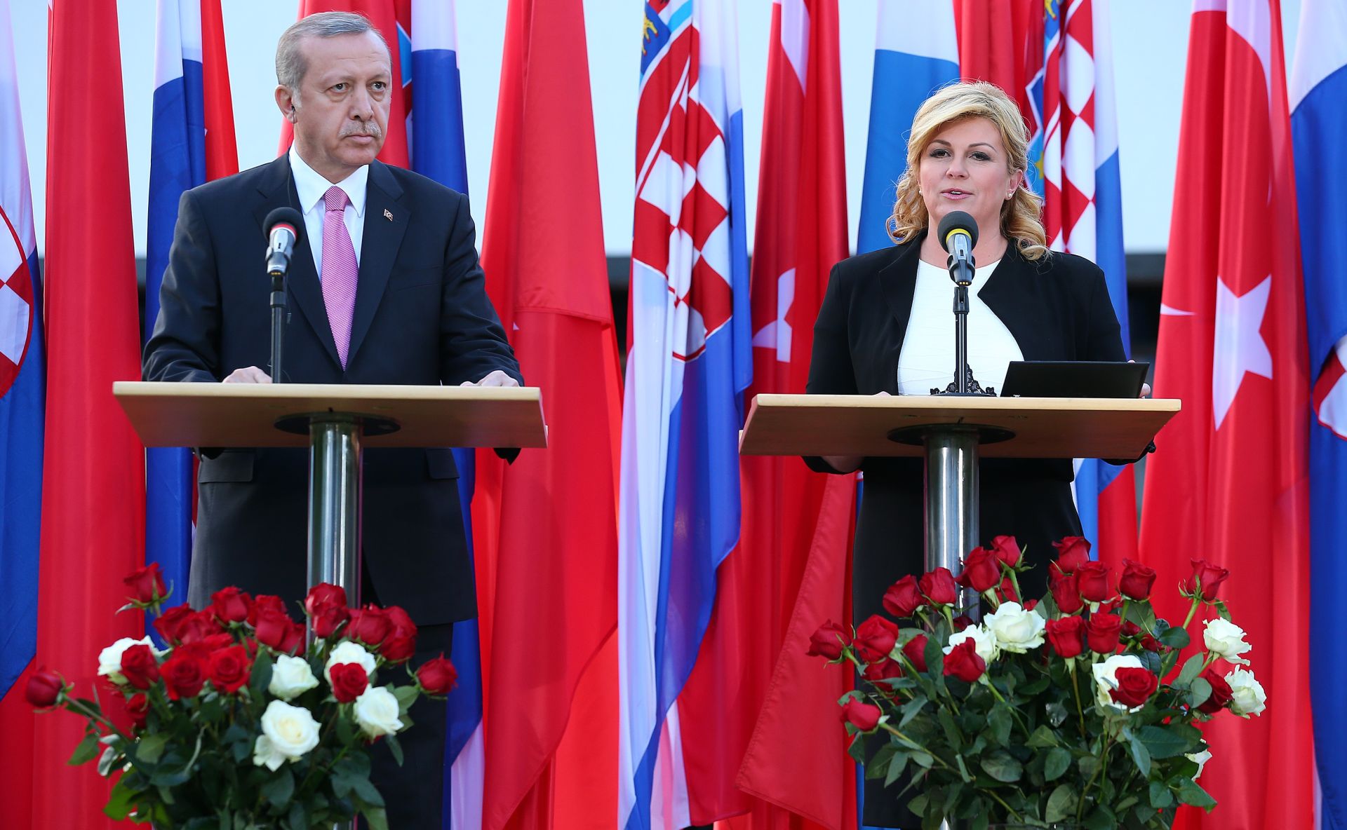 26.04.2016., Zagreb - Turski predsjednik Recep Tayyip Erdogan, prilikom sluzbenog posjeta Hrvatskoj, sastao se s predsjednicom Hrvatske Kolindom Grabar Kitarovic. Nakon sastanka predsjednica Grabar-Kitarovic i predsjednik Erdogan dali su medijima izjavu. Photo: Jurica Galoic/PIXSELL