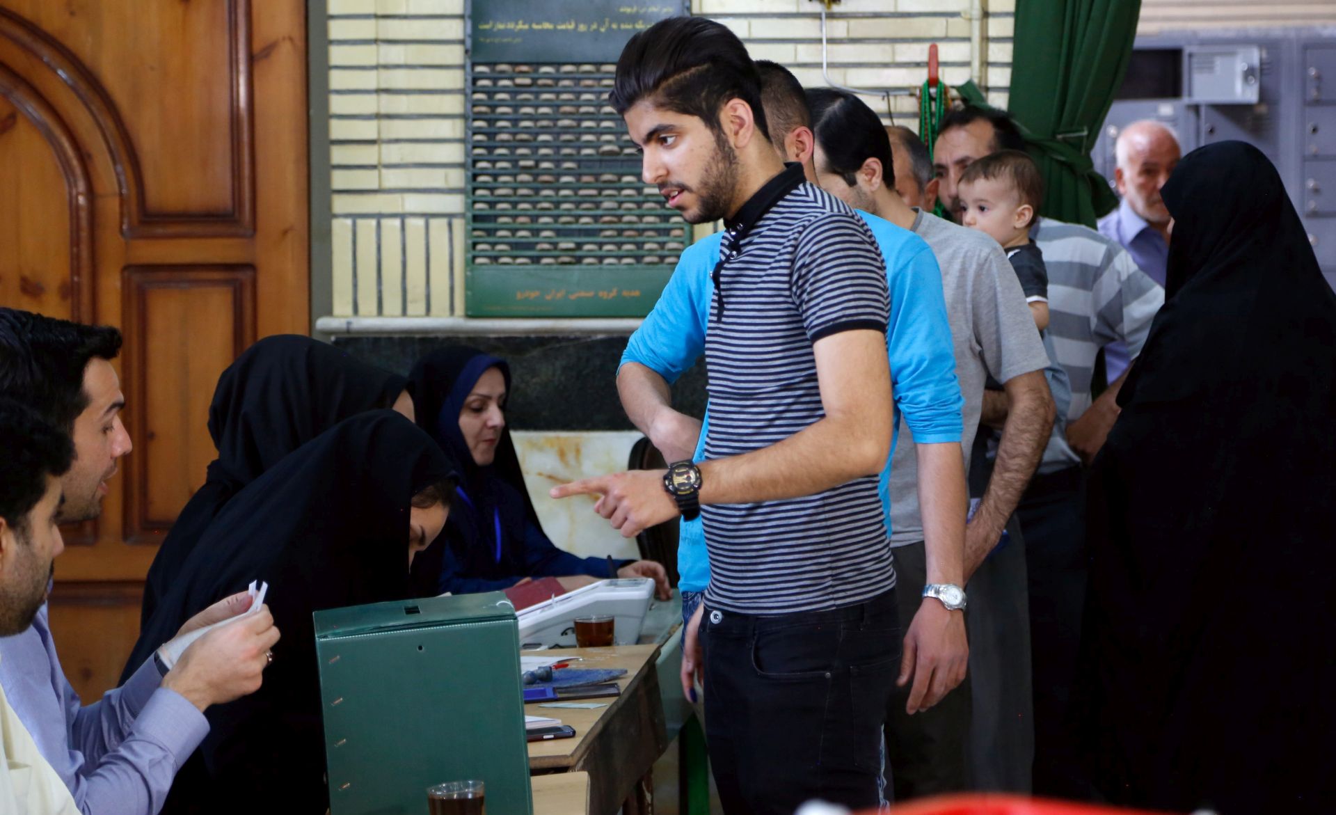 epa05282667 Iranians wait in a line to cast their ballots at a polling station during the second round of parliamentary elections at the Jameh Mosque in the city of Shahre Ghods, Iran, 29 April 2016. Polling stations opened in Iran on 29 April for the second round of parliamentary elections, in which 136 candidates are competing for 68 seats still vacant after the 26 February polls.  EPA/ABEDIN TAHERKENAREH