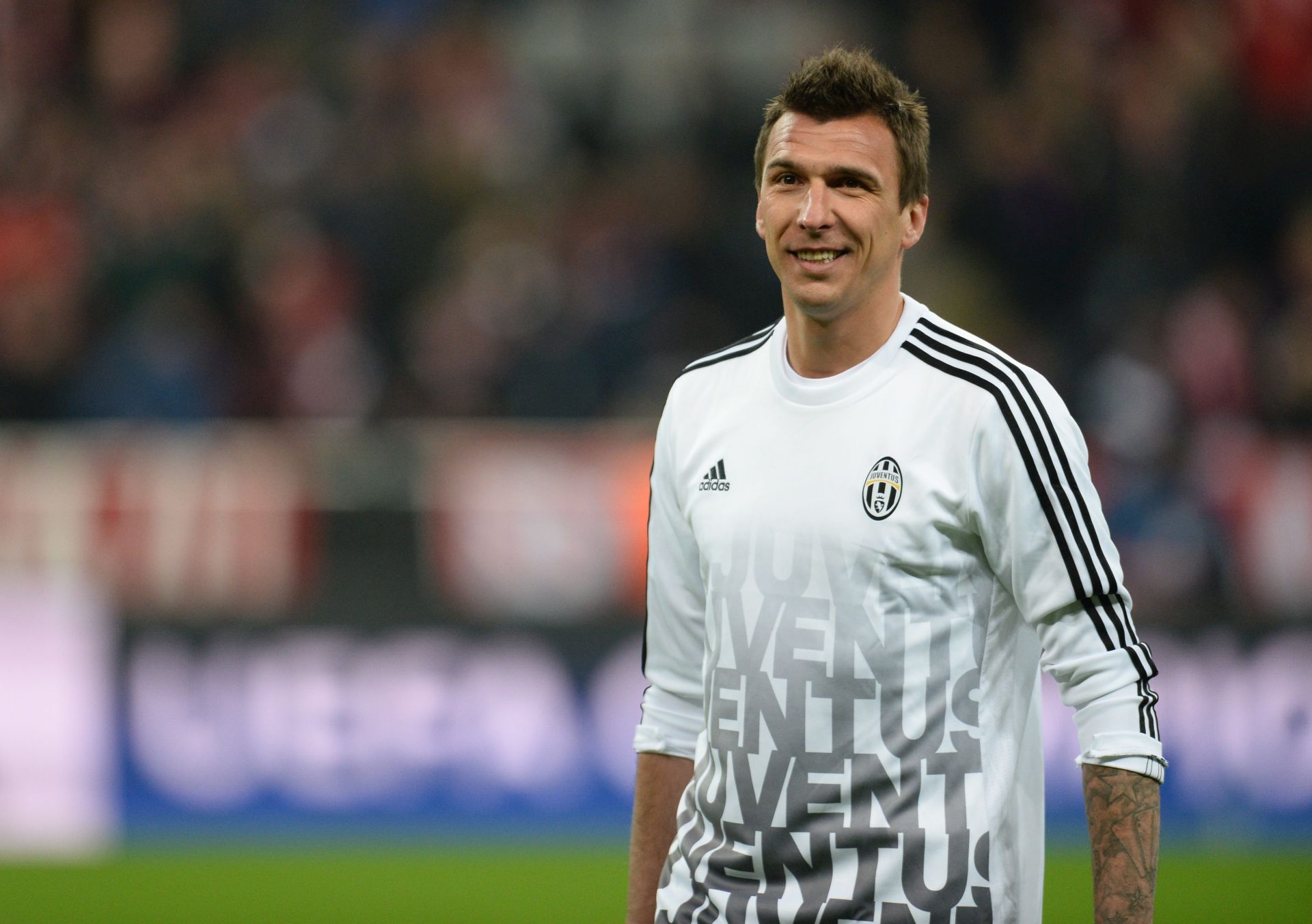 epa05214935 Turin's Mario Mandzukic beforethe UEFA Champions League Round of 16 second leg match between Bayern Munich and Juventus Turin, in Munich, Germany, 16 March 2016.  EPA/ANDRERAS GEBERT