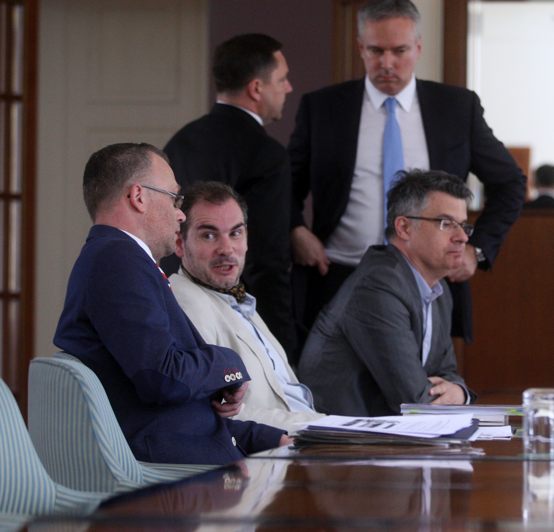 Zagreb, 13.04.2016 - Sjednica Odbora za informiranje, informatizaciju i medije. Na fotografiji Zlatko Hasanbegović, Bruno Kragić.  foto HINA/ Daniel KASAP / dk