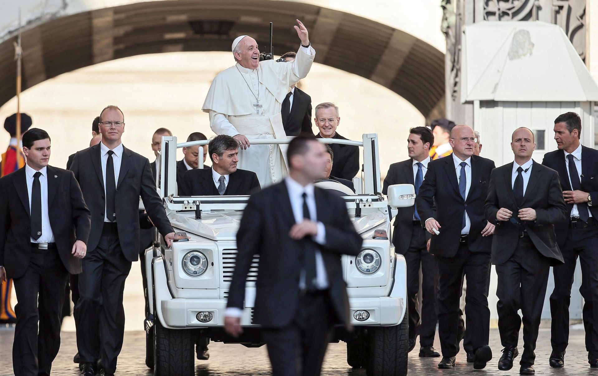 epa05235884 Pope Francis greets faithful from his popemobile as he arrives for his weekly General Audience in Saint Peter's Square, Vatican City, 30 March 2016.  EPA/ALESSANDRO DI MEO