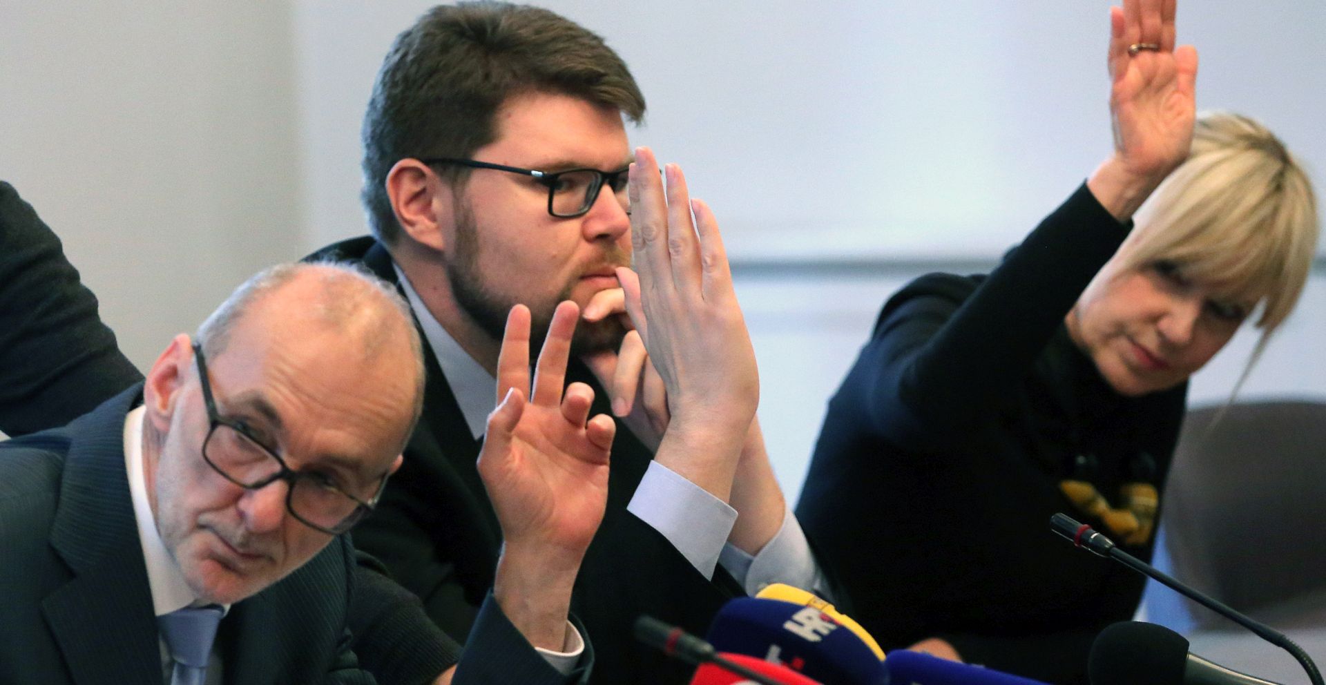 Zagreb, 14.04.2016. - Sjednica Odbora za Ustav, Poslovnik i politièki sustav Hrvatskog sabora. Na fotografiji Robert Podolnjak, Peða Grbin, Ingrid Antièeviæ Marinoviæ. foto HINA/ Lana SLIVAR DOMINIÆ/ lsd