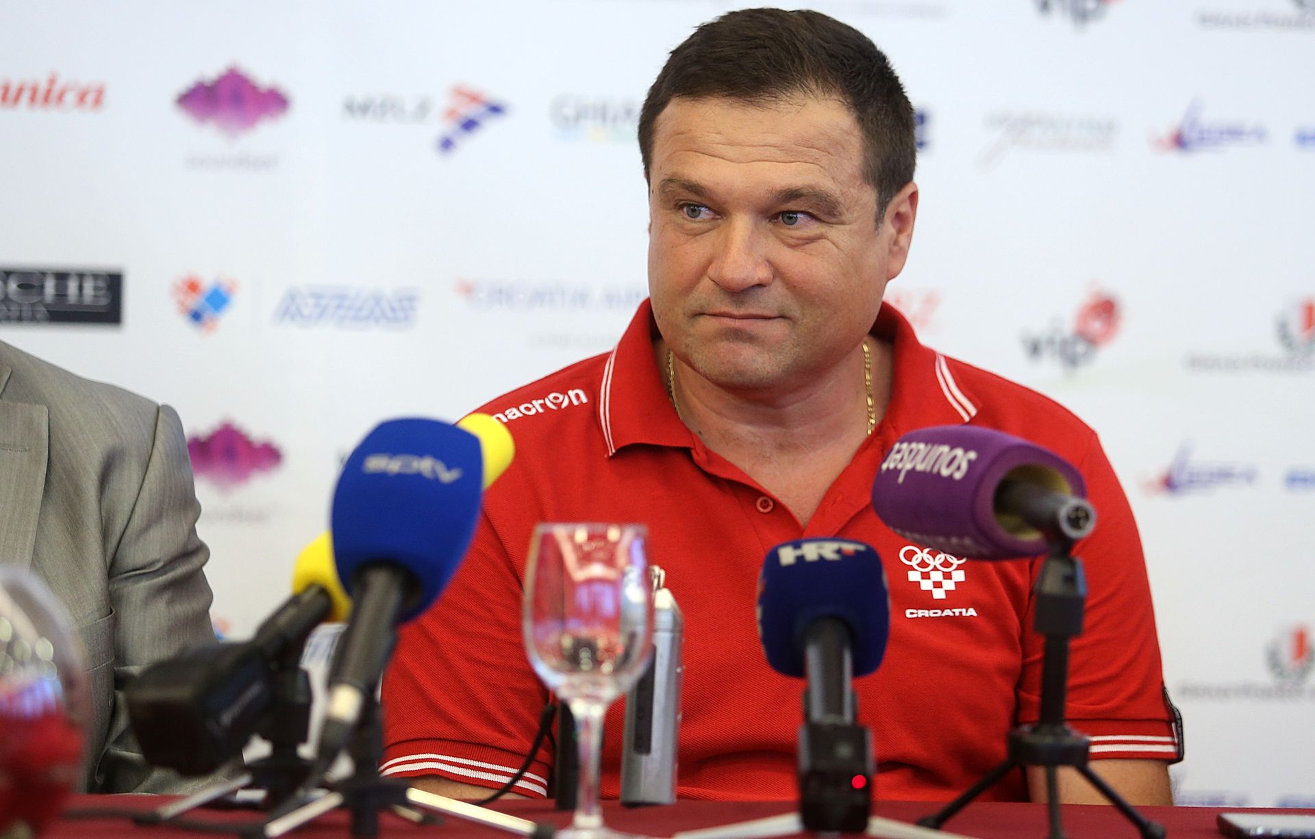 08.06.2015., Zagreb - Konferencija za medije Hrvatskog olimpijskog odbora (HOO) povodom odlaska hrvatske sportske delegacije na Europske igre u Baku. Na konferenciji je potpisan i sponzorski ugovor izmedju tvrtke Porsche Croatia i Hrvatskog olimpijskog odbora. Nakon konferencije hrvatska sportska delegacija zaputila se autobusom za Ljubljanu odakle zajedno sa slovenskom delegacijom lete za glavni grad Azerbajdzana. Damir Segota. 
Photo: Goran Stanzl/PIXSELL