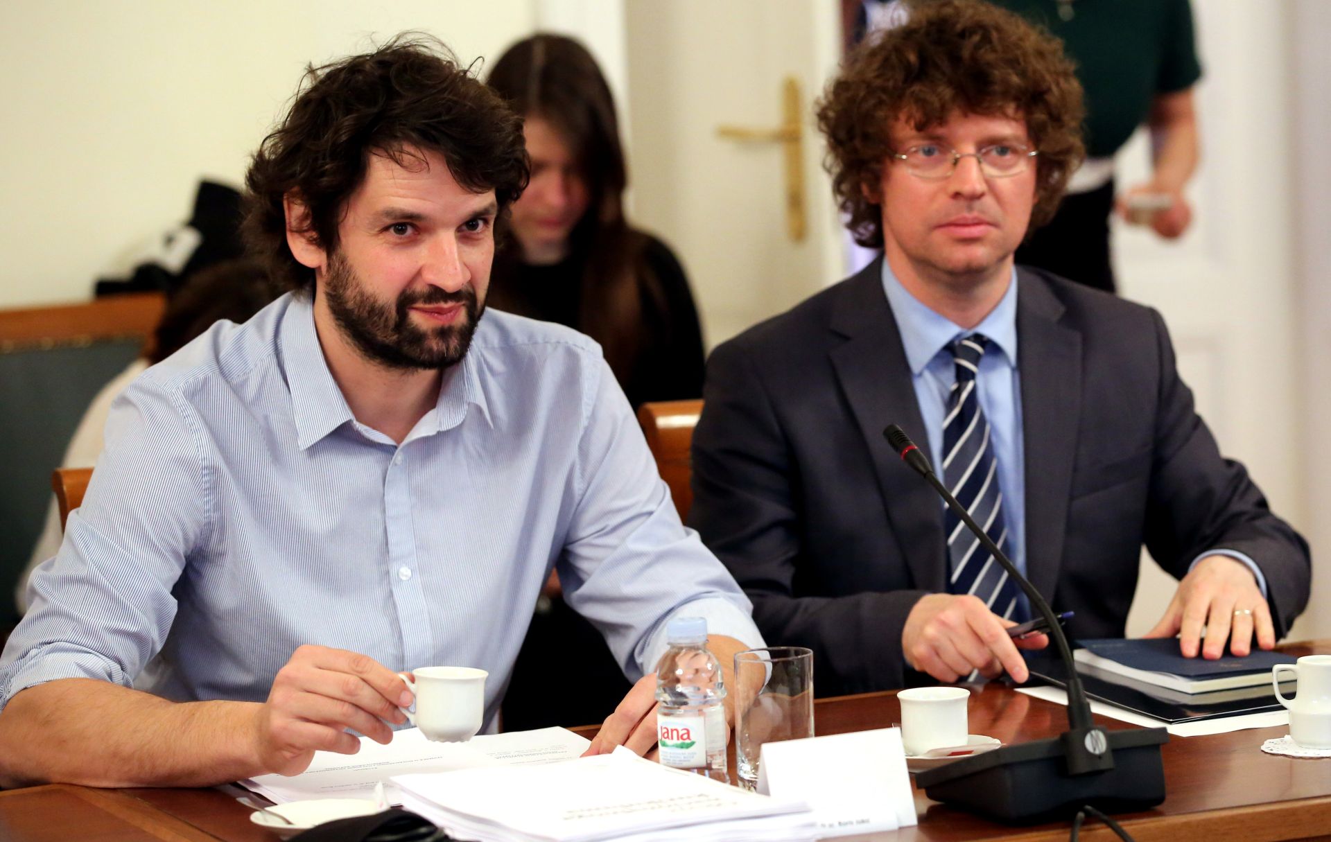 Zagreb, 12.04.2016. - Tematska sjednica Odbora za obrazovanje, znanost i kulturu na kojoj je voditelj Ekspertne radne skupine za provedbu cjelovite kurikularne reforme Boris Jokiæ podnio izvjeæe o dosadanjim i daljnjim aktivnostima. Na fotografiji Boris Jokiæ i ministar obrazovanja, znanosti i sporta Predrag ustar. foto HINA/ Lana SLIVAR DOMINIÆ/ lsd