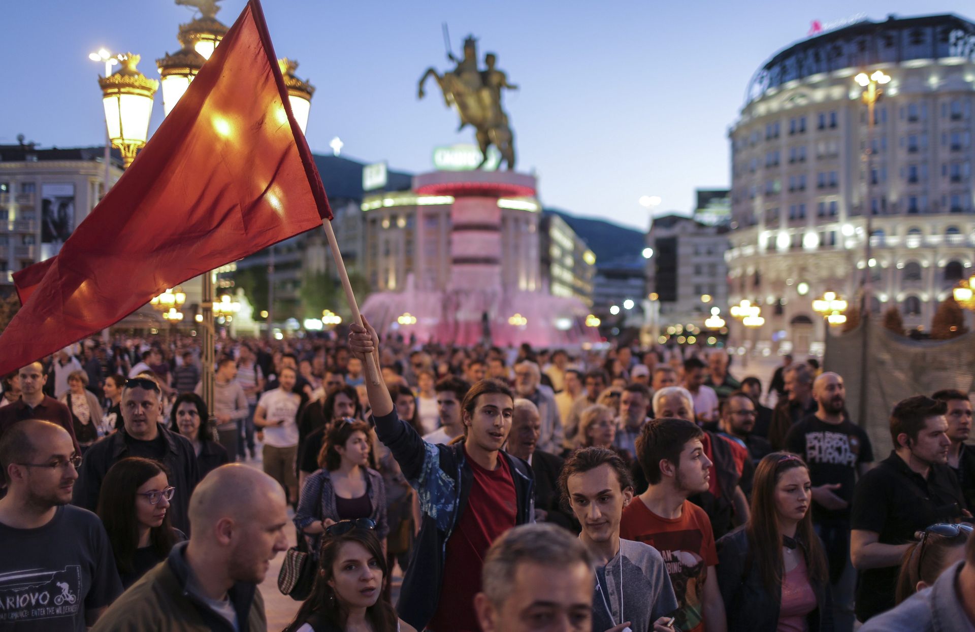 epa05260696 Protesters wave Macedonian flag during the protest against Macedonian President Gjorge Ivanov's decision on wiretapping amnesty at the main square in the capitol Skopje, The Former Yugoslav Republic of Macedonia, 15 April 2016. Ivanov on 12 April decided to abolish all judicial cases related to the big wire-tapping scandal that brought the country to early general elections scheduled for 05 June. The crisis started in 2015 when opposition SDSM started to publish illegally recorded wire-tapped phone conversations of the highest Governmental officials claiming they show financial crime and eventual evidences of electoral frauds of the ruling conservative VMRO-DPMNE party of then PM Gruevski. Gruevski denied everything saying 'foreign intelligence services' are trying to topple his Government he was administrating from 2006.  EPA/VALDRIN XHEMAJ