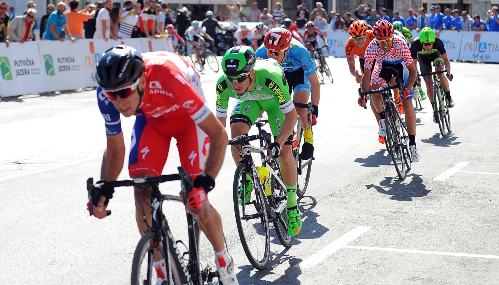 Split, 20.4.2016. - Druga etapa ovogodinje biciklistièke utrke "Tour of Croatia", voena od Plitvica do Splita u duini od 240 kilometara. 
foto HINA / Mario STRMOTIÆ / mm