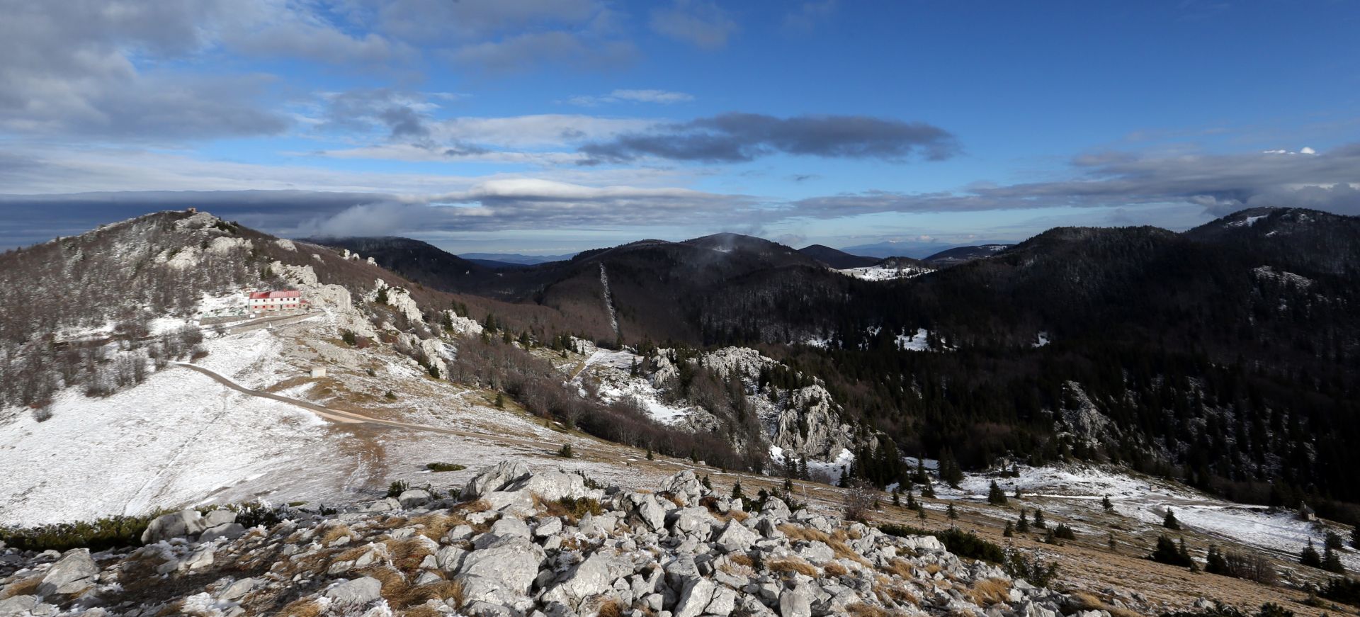 22.01.2014., Velebit, Zavizan - Sjeverni Velebit, nacionalni park. Iako je sredina najljuceg zimskog mjeseca, Velebit je bez snijeznog pokrivaca. Planinarski dom i meteoroloska stanica s gospodinom Antom Vukusicem ne pamti ovakav sijecanj,a kako navodi nas promatrac na najvisoj meteoroloskoj postaji u Hrvatskoj zima je bar do sada zakazal, a predvidjanja za nadolazecu ledenu frontu ga ne zabrinjavaju. Stari velebitski vuk navikao je na visemetarske nanose snijega i leda. Photo: Robert Anic/PIXSELL
