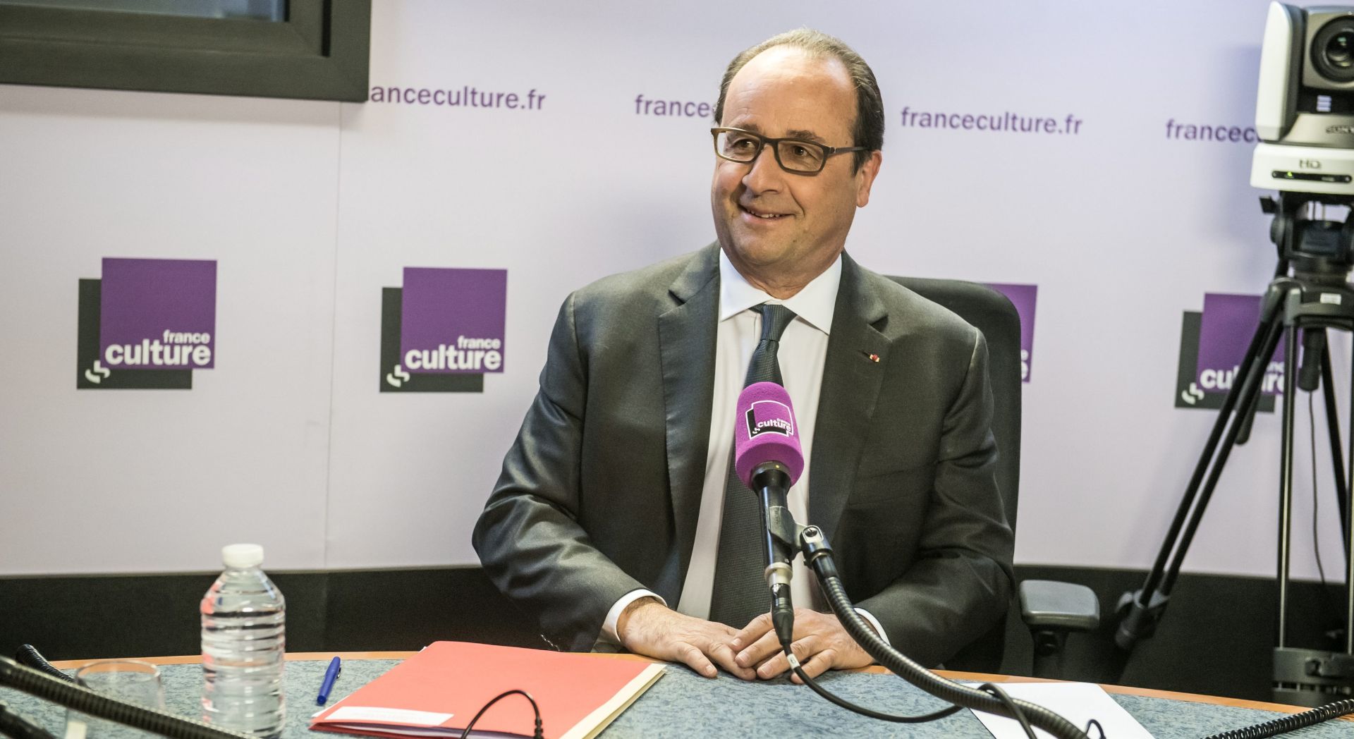 EPA/CHRISTOPHE PETIT TESSON 