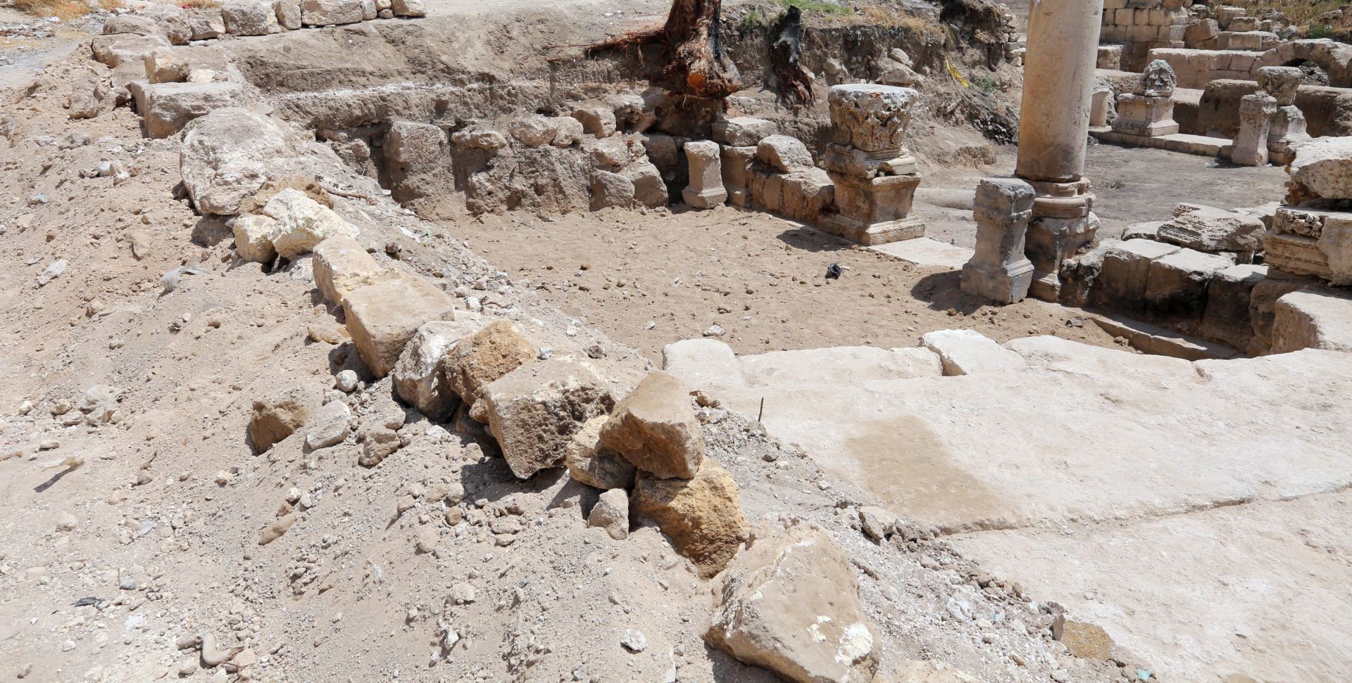 epa05317226 A general view shows the location where they found the statue of Aphrodite at the ancient city of Jerash, Jordan, 19 May 2016. Last week German Professor Thomas Weber, and French, Dr Thomas Libon found the bottom half of a statue of the Greek goddess of love Aphrodite, which date back to the year 152 AD in the eastern spa area in Jerash city 50km north of Jordanian capital Amman.  EPA/JAMAL NASRALLAH
