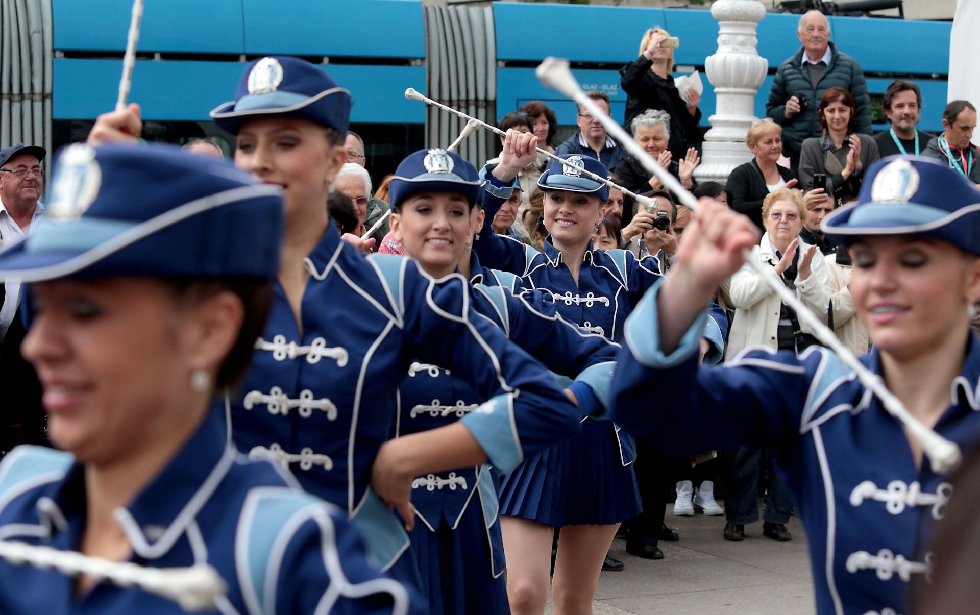 26.05.2015., Zagreb - Na 14. festivalu jednakih mogucnosti, koji organizira Drustvo tjelesnih invalida, nastupit ce oko 900 sudionika, od kojih vise od 600 su osobe s invaliditetom. Rijec je o tradicionalnoj medjunarodnoj manifestaciji urbane kulture ciji program izvode osobe s invaliditetom, zajedno s drugim glazbeno-scenskim i likovnim umjetnicima. Trodnevni ulicni festival odrzava se na Trgu bana Josipa Jelacica od 26. do 28. svibnja.  
Photo: Patrik Macek/PIXSELL