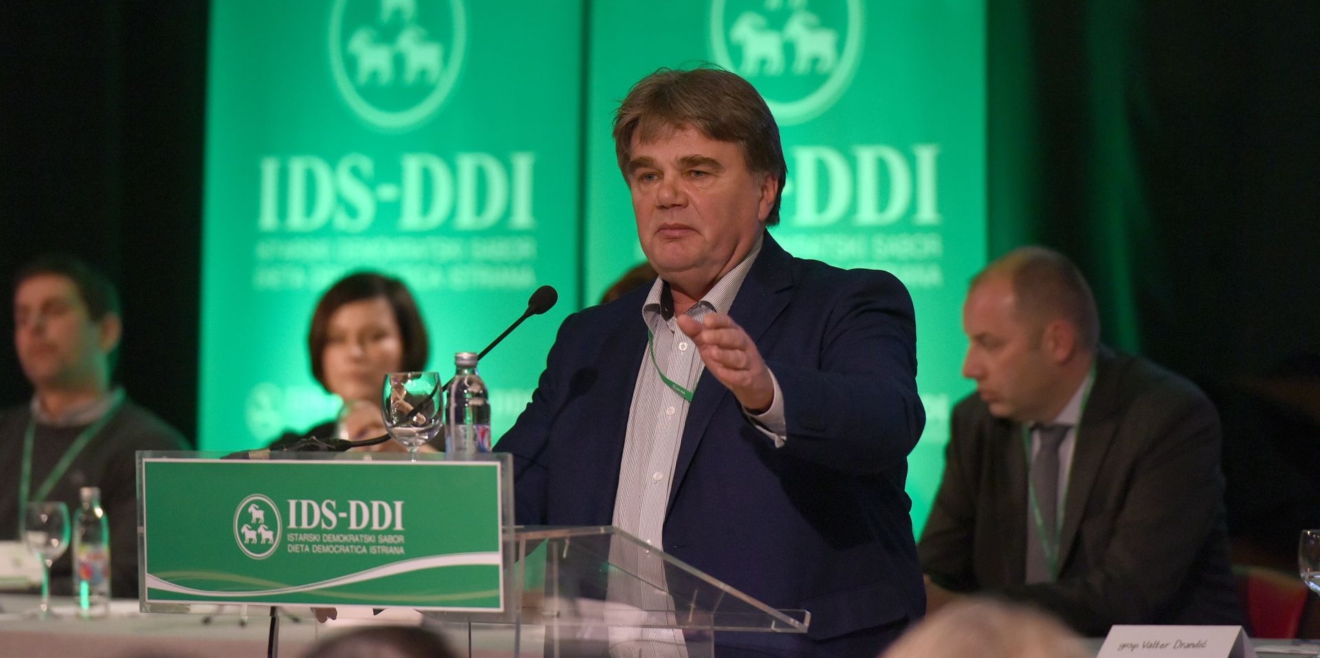 13.02.2016., Umag - 
U kongresnoj dvorani hotela Melia Coral u Umagu odrzan  je 28. Sabor Istarskog demokratskog sabora (IDS) na kojem je sudjelovalo 281 delegiranih clanica i clanova te stranke. Na radnom dijelu Sabora okupilo se kompletno vodstvo IDS-a na celu s predsjednikom Borisom Mileticem. Boris Miletic je napomenuo da stranka obiljezava 26 godina od osnutka, ali i 26 godina uspjeha kakvim se ne moze pohvaliti niti jedna druga stranka u Hrvatskoj.
Photo: Dusko Marusic/PIXSELL
