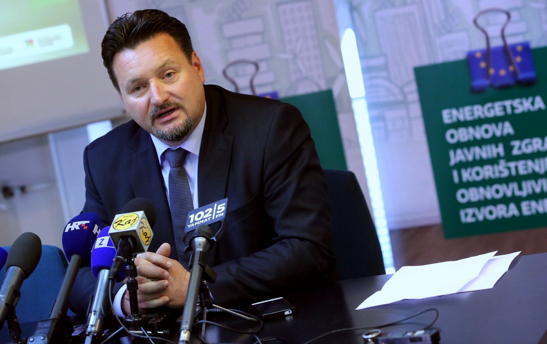 Zagreb, 19.04.2016. - Konferencija za medije ministra graditeljstva i prostornog ureðenja Lovre Kuèeviæa. foto HINA/ Lana SLIVAR DOMINIÆ/ lsd