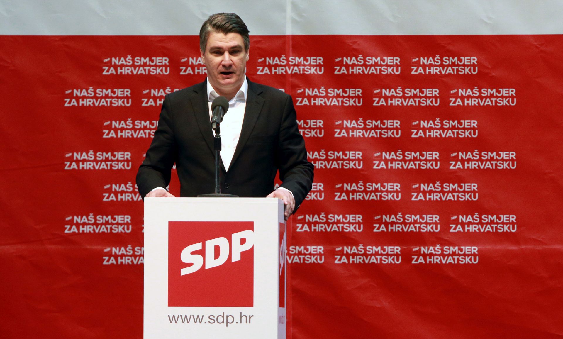 Zagreb, 16.4.2016 - 13. konvencija SDP-a na kojoj više od 2200 delegata bira nova stranačka tijela - 17 članova Predsjedništva i 103 člana Glavnog odbora. Na slici predsjednik SDP-a  Zoran Milanović.
Foto Hina/ Dario GRZELJ/ dag