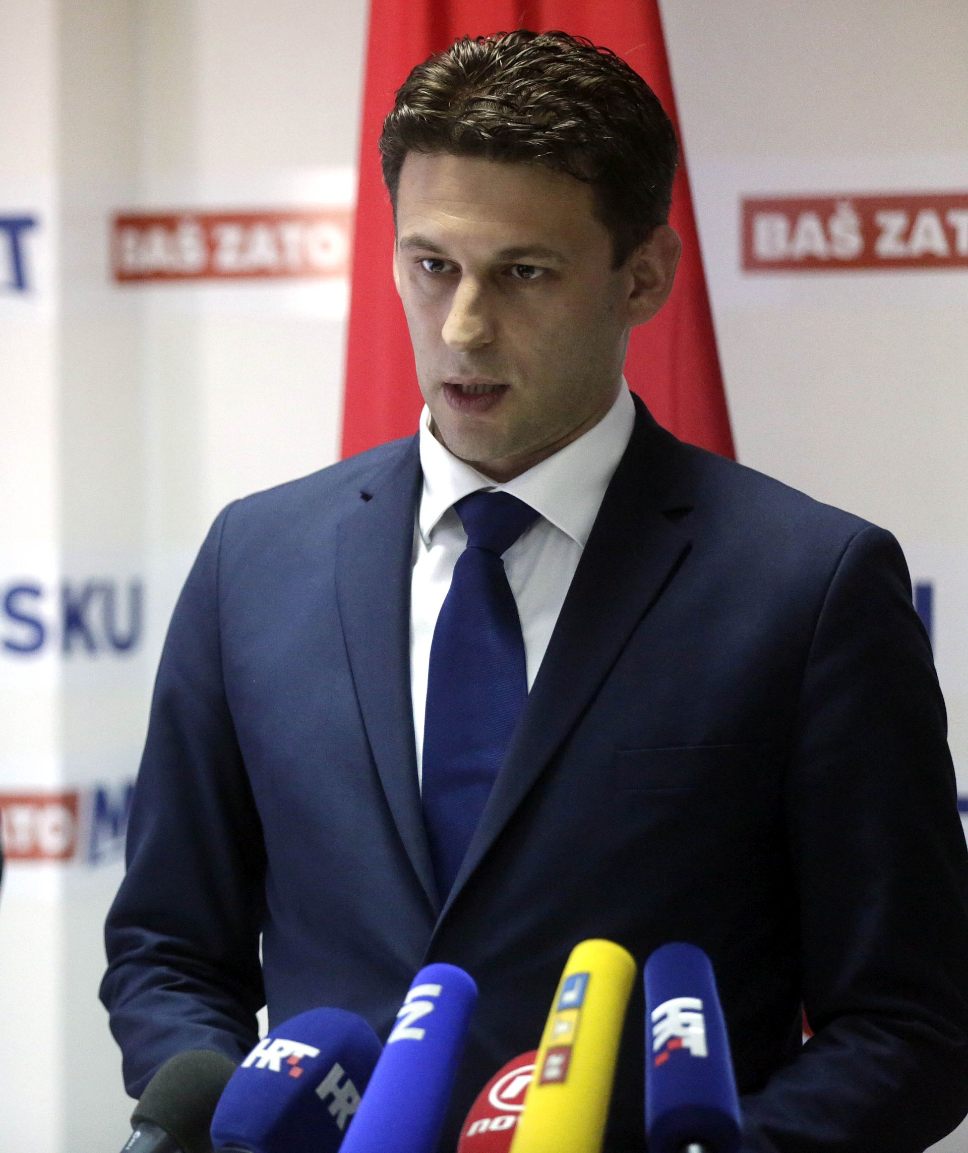 Zagreb, 23.05.2016 - Konferencija za medije na kojoj je predstavljen novi èlan platforme Mosta nezavisnih lista gradonaèelnik Novalje Ante Dabo. Na fotografiji  Boo Petrov i Ante Dabo.
foto HINA/ Denis CERIÆ /dc