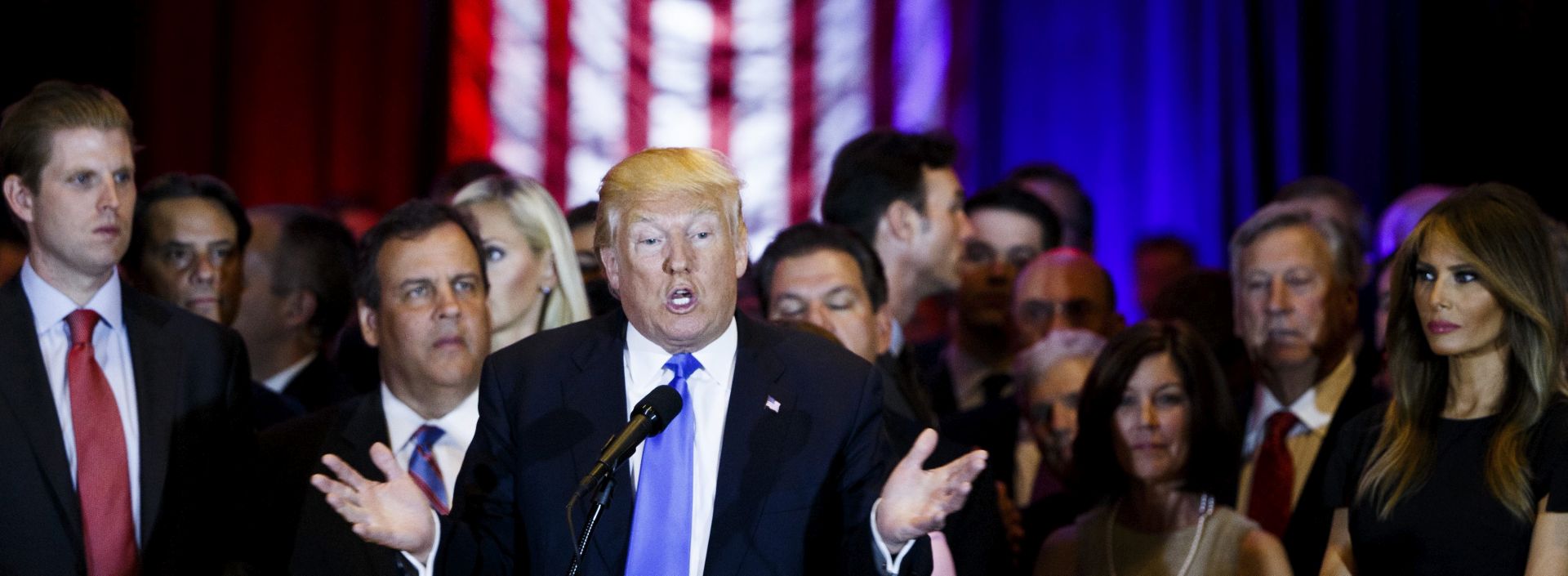 epa05279058 US Republican presidential candidate Donald Trump (C) discusses his primary wins in the states of Connecticut, Delaware, Maryland, Pennsylvania and Rhode Island, during a speech in the lobby of Trump Tower in New York, New York, USA, 26 April 2016.  EPA/JUSTIN LANE