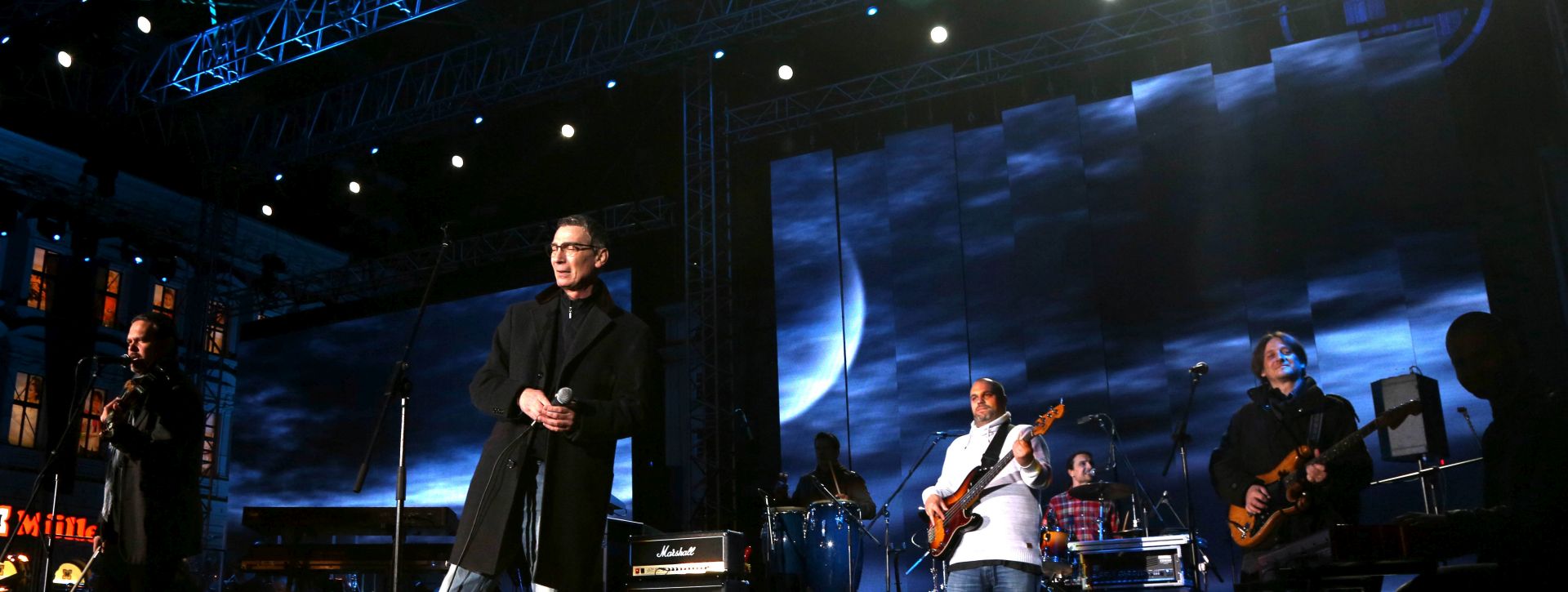 Zagreb, 15.05.2016 - Donatorski koncert 'Svi za Vukovar'. U pozivnom centru u kavani Franck okupili su se uzvanici iz politièkog i drutvenog ivota Hrvatske.Na slici Massimo Saviæ tijekom nastupa. foto HINA/ Dario GRZELJ/ ik
