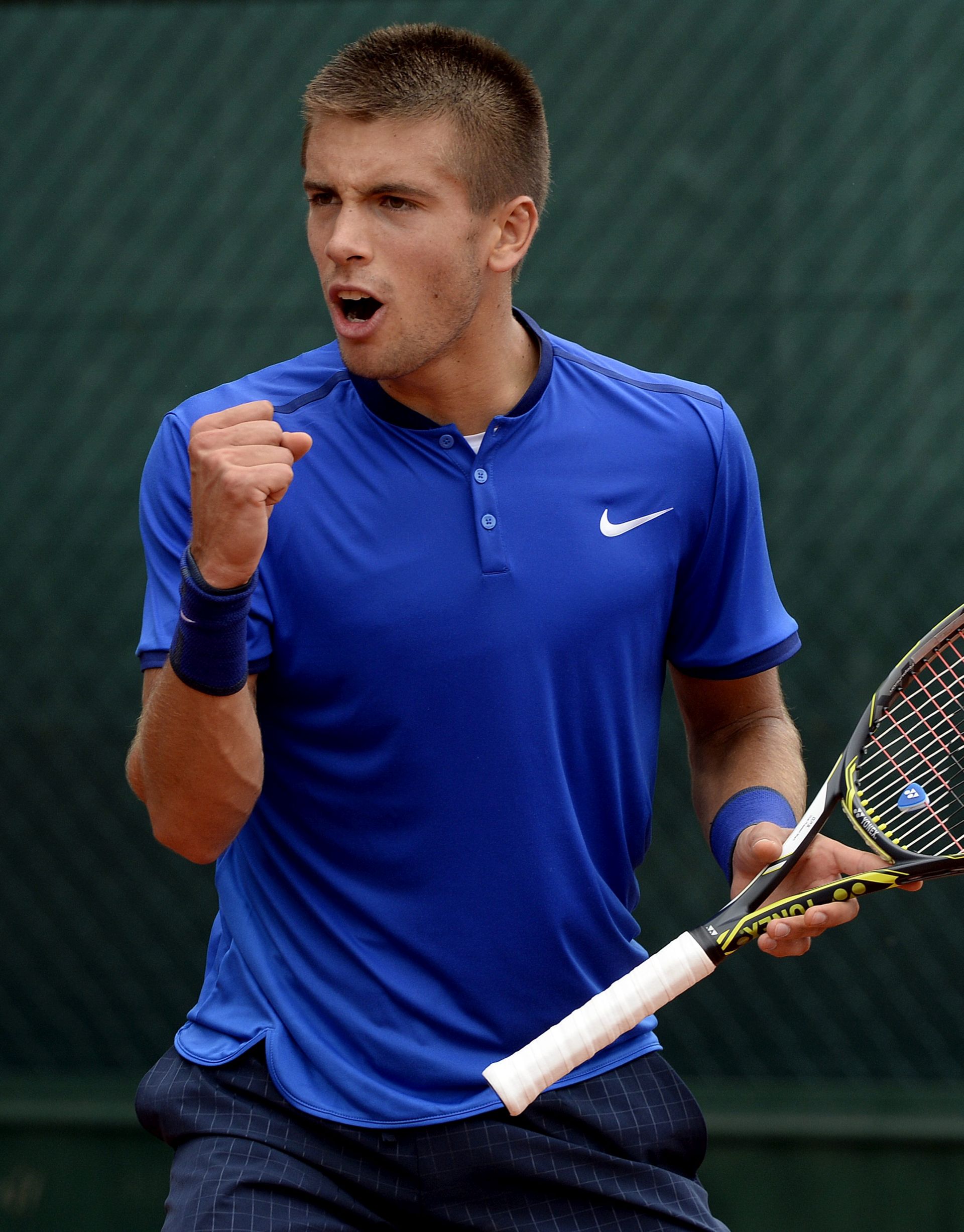 epa05330313 Borna Coric of Croatia reacts as he plays against Bernard Tomic of Australia during their men's single second round match at the French Open tennis tournament at Roland Garros in Paris, France, 26 May 2016.​​​  EPA/Caroline Blumberg