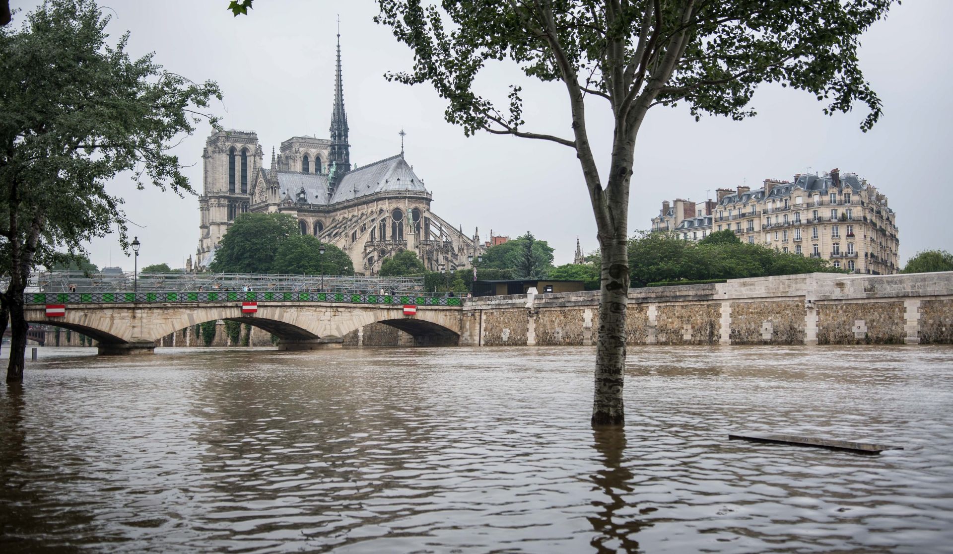 EPA/CHRISTOPHE PETIT TESSON