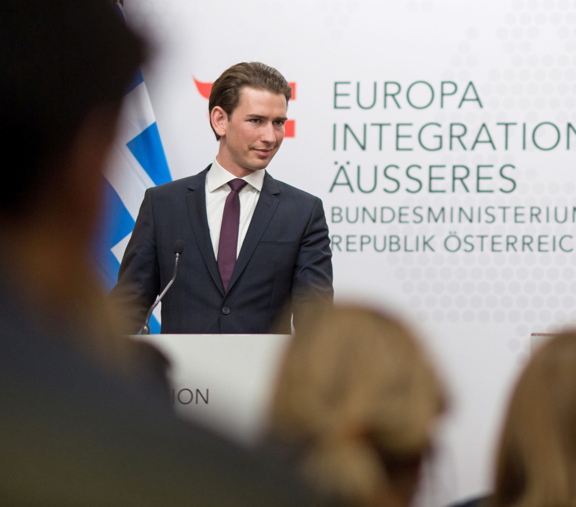 epa05299394 Greek Foreign Minister Nikos Kotzias (R) and his counterpart Sebastian Kurz (L) hold a press conference at the Ministry of Foreign Affairs in Vienna, Austria, 11 May 2016.  EPA/CHRISTIAN BRUNA