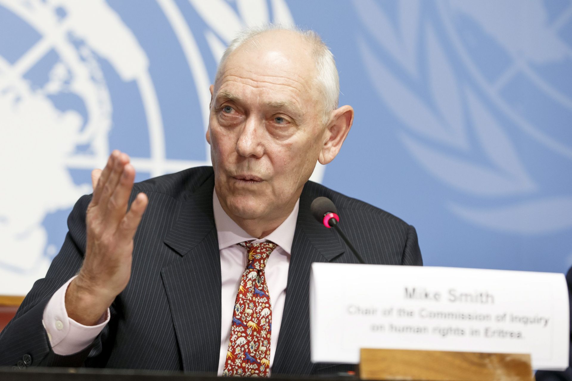 epa05351309 Mike Smith, Chair of the Commission of Inquiry on human rights in Eritrea, informs the media about his second report on Human Rights situation in Eritrea, during a press conference at the European headquarters of the United Nations in Geneva, Switzerland, 08 June 2016.  EPA/SALVATORE DI NOLFI