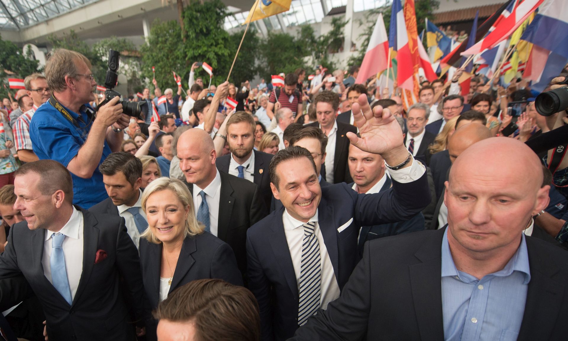 epa05372951 Austrian Freedom Party (FPOe) Heinz Christian Strache (C-R) and French far-right political party National Front (FN) leader Marine Le Pen (C-L) arrive for the 'Public meeting on patriotic spring' event at the Pyramide Voesendorf in Voesendorf, Austria, 17 June 2016. Representatives of nine European right-wing parties attended the summit to discuss cooperation for peace, security and prosperity in Europe.  EPA/CHRISTIAN BRUNA