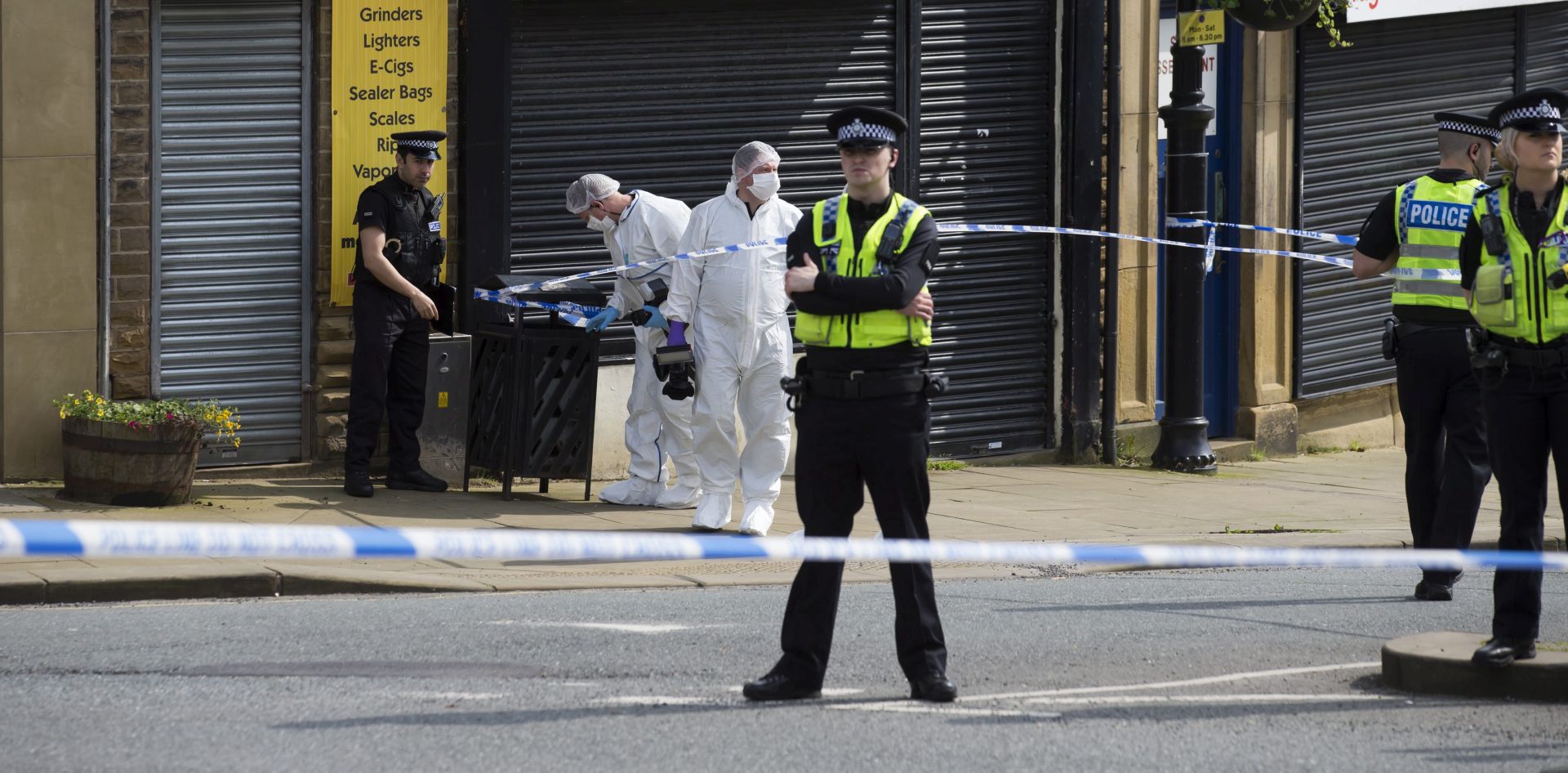 epa05369972 Police officers and crime scene investigators at the scene where British MP Jo Cox is reported to be critically injured amid shooting reports, in Birstall, Britain, 16 June 2016. A 52-year-old man has been arrested following the attack, Jo Cox is reported to have been airlfted to a hospital in Leeds where she's receiving treatments. Cox has in recent weeks campaigned for the Remain camp. The Brits will vote on whether they want remain in the EU on 23 June.  EPA/JON SUPER