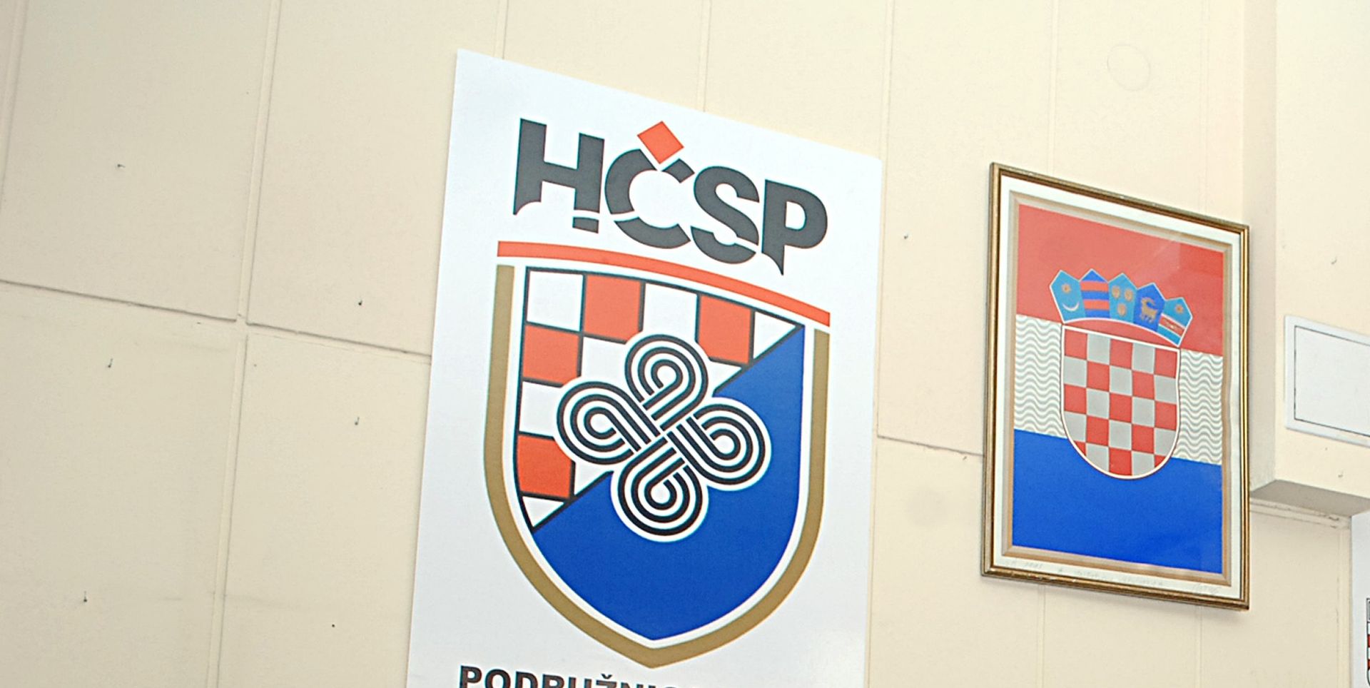 25.09.2012., Sisak - Predsjednici sisackih podruznica HCSP i HSP, Ivan Jakopovic i Zdenko Koren potpisali su sporazum o zajednickoj politickoj suradnji ovih stranaka na podrucju grada Siska. Potpisivanju sporazuma nazocio je i predsjednik HCSP Josip Miljak.
Photo: Nikola Cutuk/PIXSELL