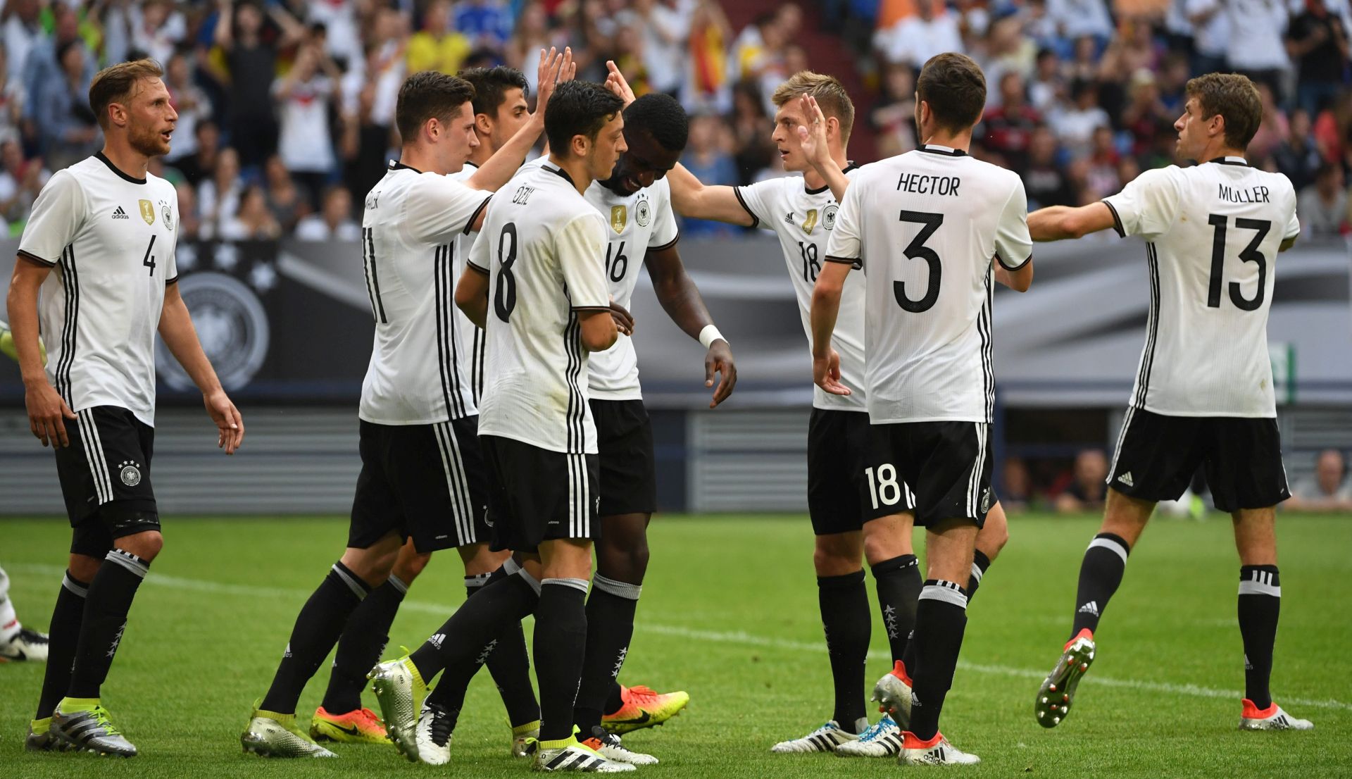 epa05345955 Players of the German team celebrate their 1-0 goal during the international soccer friendly match between Germany and Hungary at the Veltins Arena in Gelsenkirchen, Germany, 04 June 2016.  EPA/ARNE DEDERT