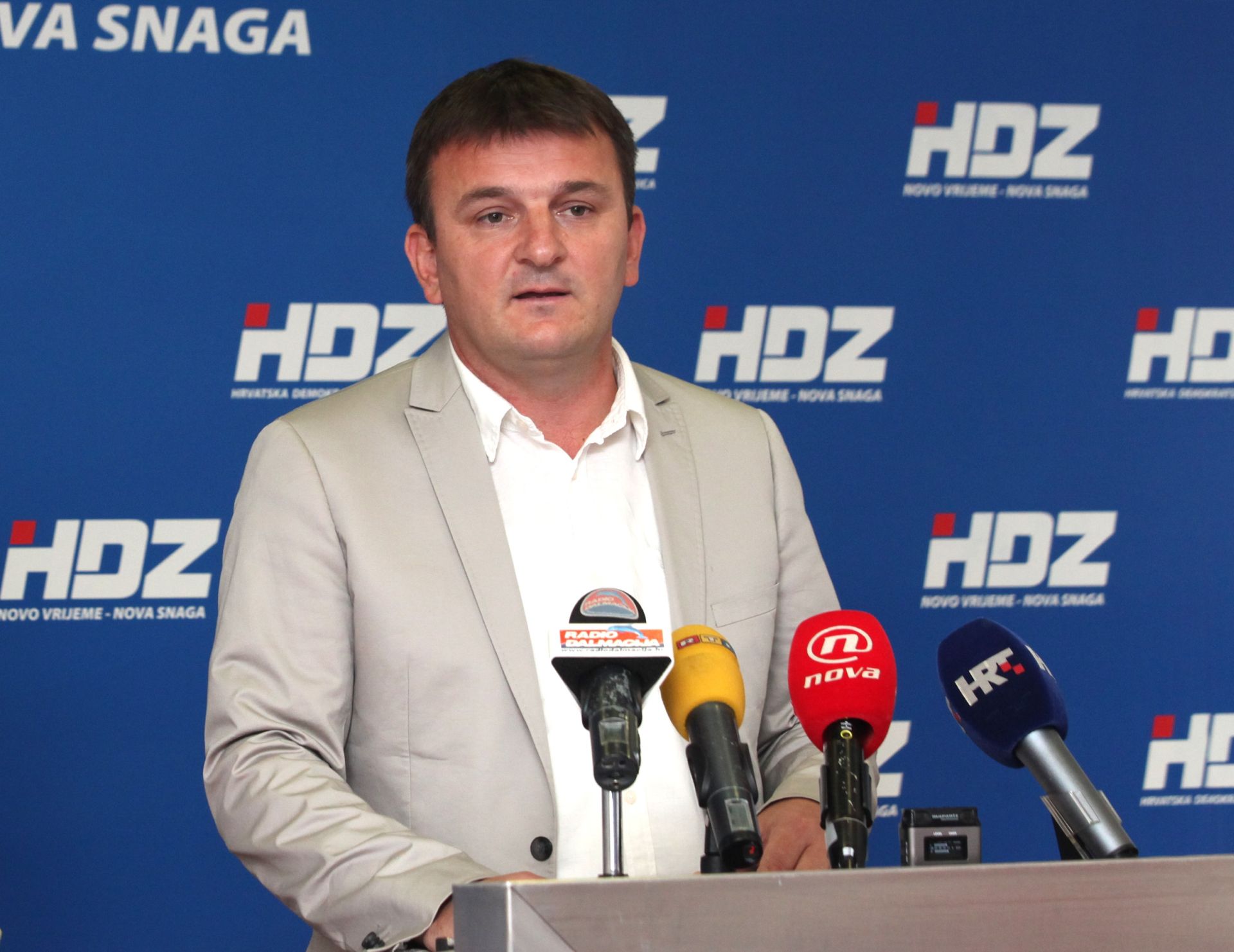 28.06.2015., Split - prostorije HDZ-a, Sinjska 2, konferencija za medije, Ante Sanader predsjednik zupanijskog HDZ-a, Petar Skoric predsjednik  splitskog HDZ-a.  Photo: Miranda Cikotic/PIXSELL