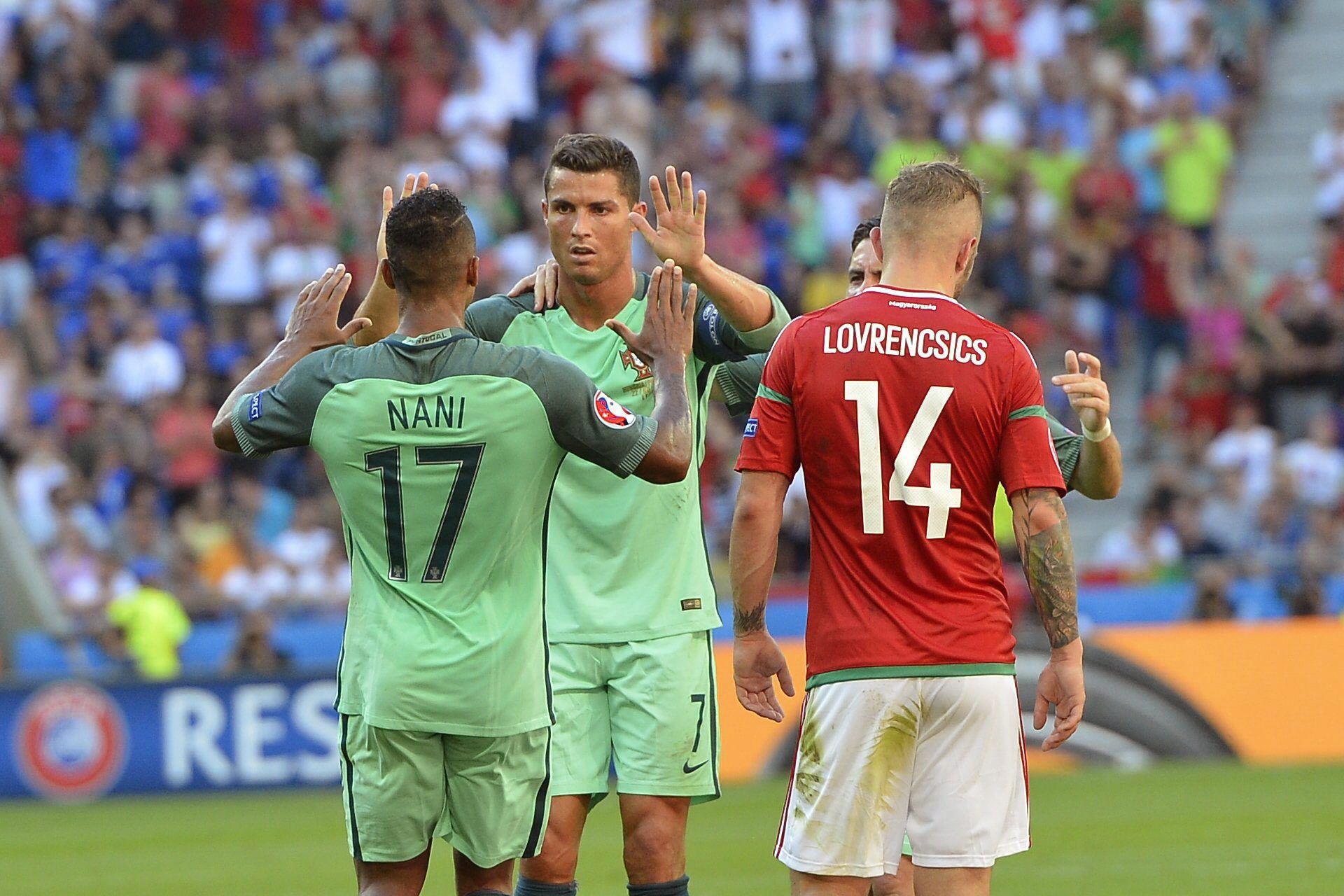 epa05383941 Nani (L) of Portugal celebrates with his teammate Cristiano Ronaldo after scoring the 1-1 goal during the UEFA EURO 2016 group F preliminary round match between Hungary and Portugal at Stade de Lyon in Lyon, France, 22 June 2016.

(RESTRICTIONS APPLY: For editorial news reporting purposes only. Not used for commercial or marketing purposes without prior written approval of UEFA. Images must appear as still images and must not emulate match action video footage. Photographs published in online publications (whether via the Internet or otherwise) shall have an interval of at least 20 seconds between the posting.)  EPA/TIBOR ILLYES HUNGARY OUT  EDITORIAL USE ONLY