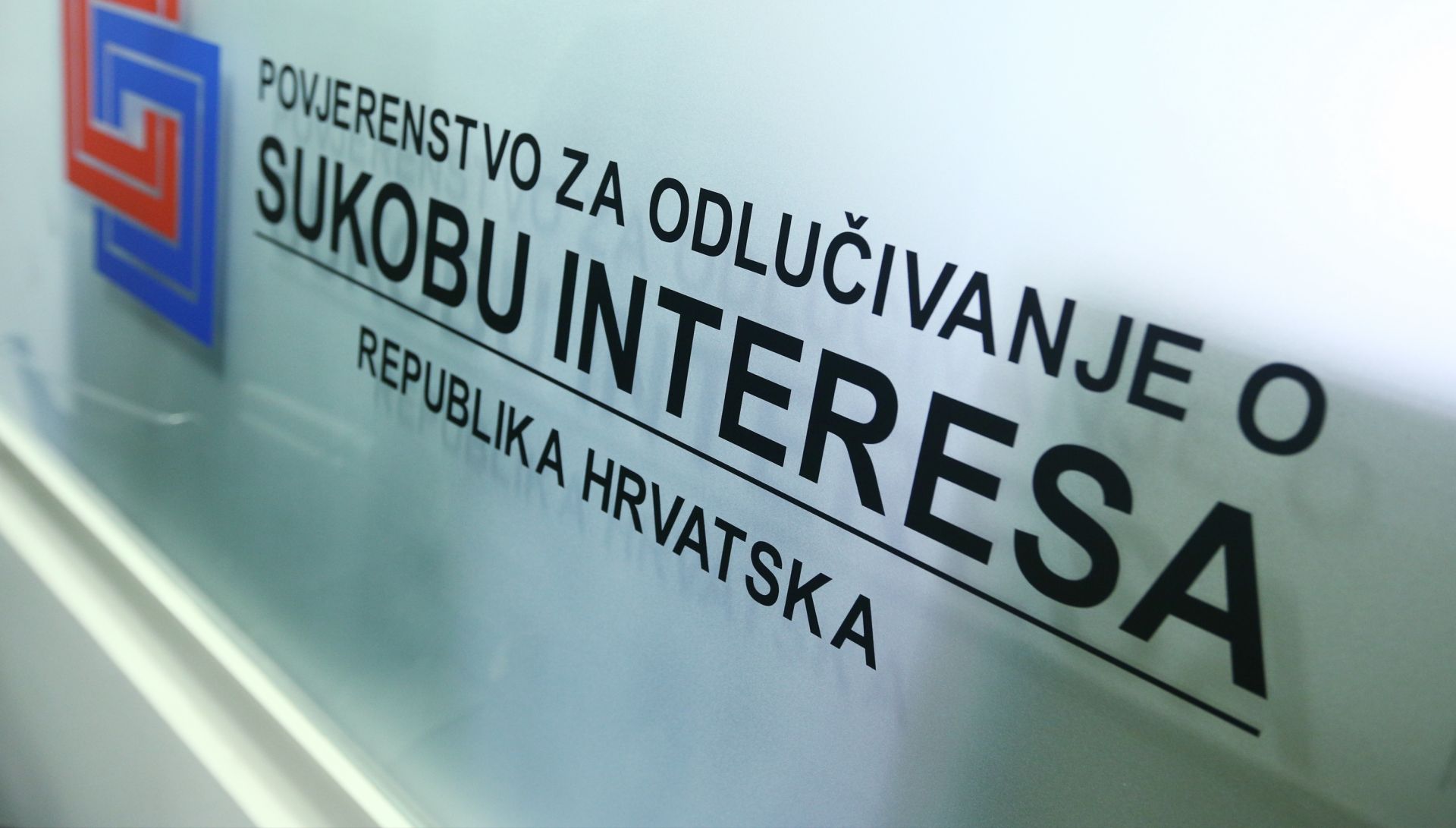20.01.2016., Zagreb - Sjednica Povjerenstva za odlucivanje o sukobu interesa na kojoj se rasparavljalo o predmetima protiv duznosnika Kolinde Grabar Kitarovic, Zorana Milanovica, Tomislava Karmarka, Sinise Varge  i Ante Kotromanovica. Photo: Zeljko Lukunic/PIXSELL