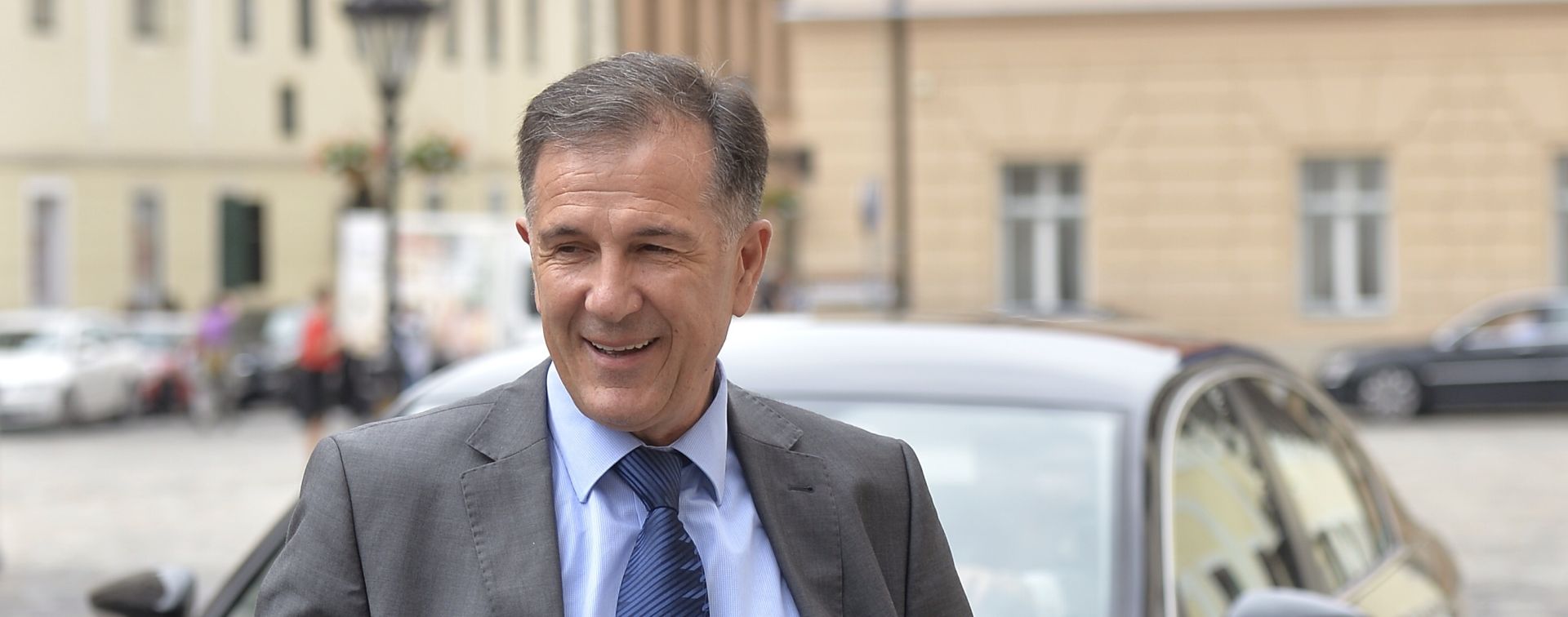 08.06.2016., Zagreb - Dolazak ministra na sjednicu Vlade. Davor Romic.
Photo: Marko Lukunic/PIXSELL