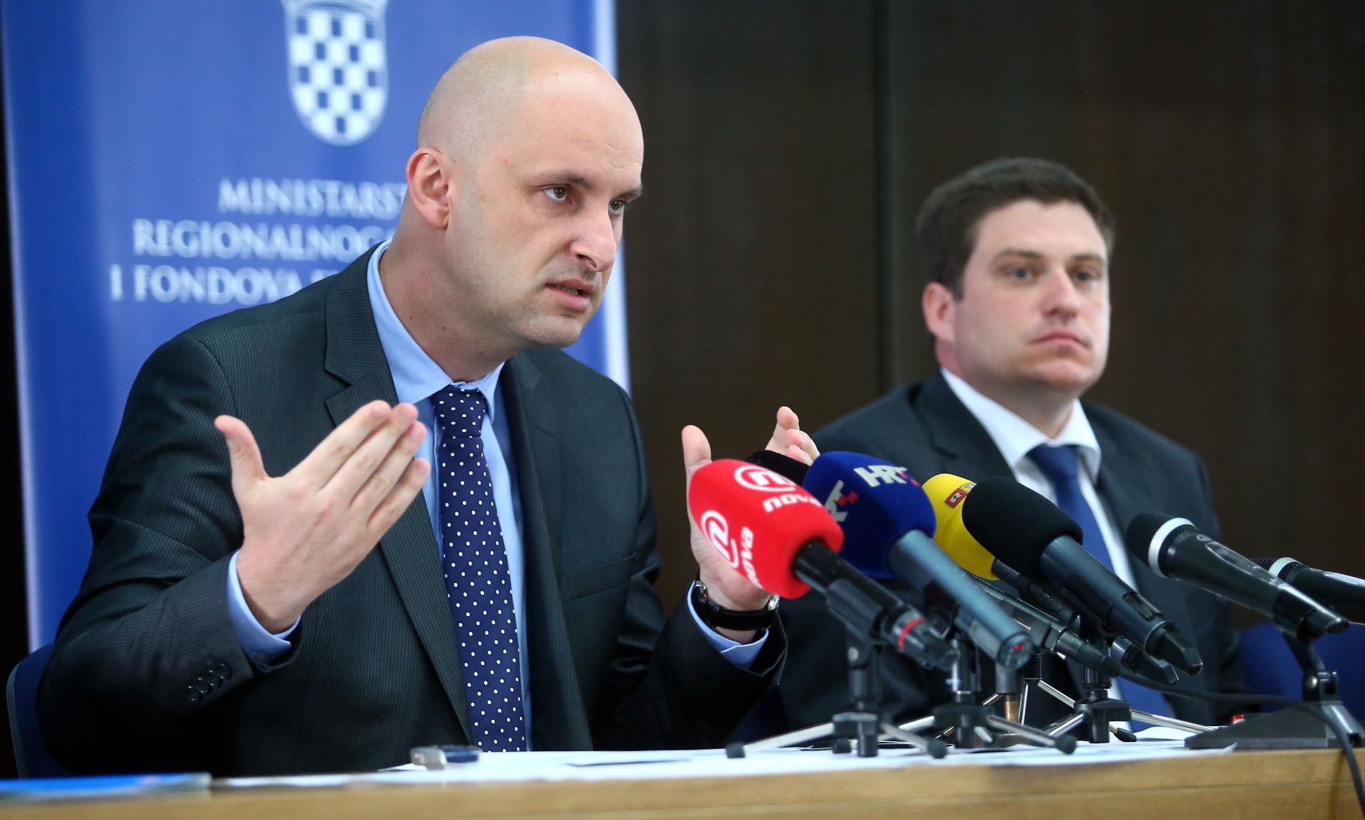 20.06.2016., Zagreb - U ministarstvu pomorstva, prometa i infrastrukture, ministar Oleg Butkovic i ministar regionalnog razvoja i fondova Europske unije, Tomislav Tolusic obratili su se javnosti povodom objave Natjecaja za odabir izvodjaca radova na izgradnji Peljeskog mosta s pristupnim cestama.  
Photo: Slavko Midzor/PIXSELL