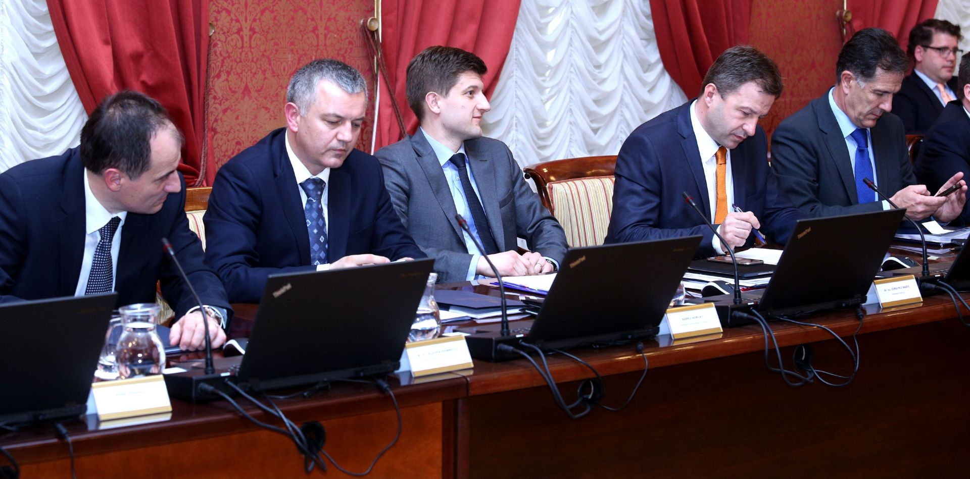 13.04.2016., Zagreb - Na 14. sjednici Vlada RH je, uz ostalo, donijela odluku o ukidanju ureda bivseg predsjednika Mesica. Slaven Dobrovic, Darko Horvat, Zdravko Maric, Tomislav Panenic, Davor Romic. 
Photo: Patrik Macek/PIXSELL
