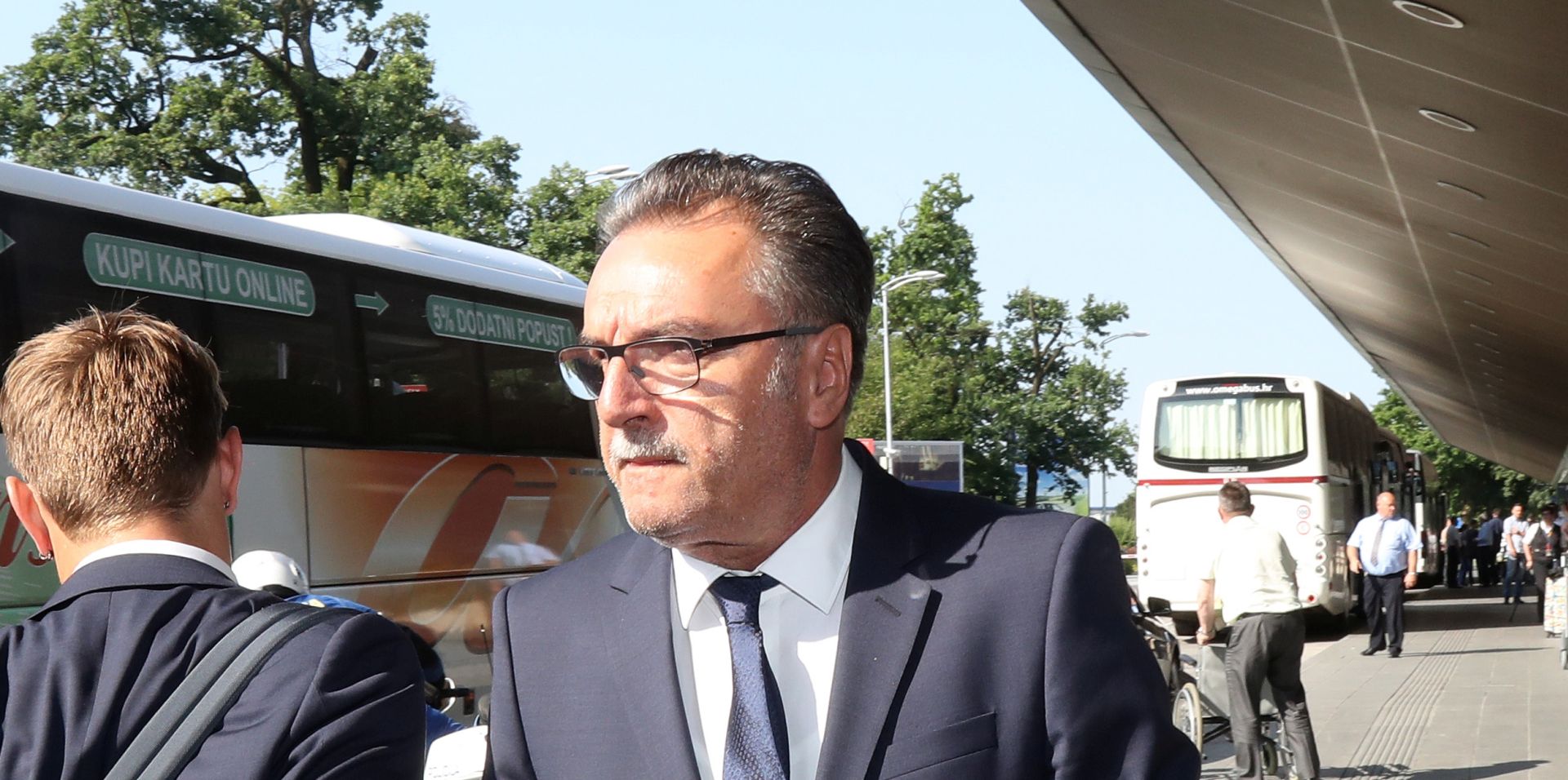 Zagreb, 07.06.2016 - Odlazak Hrvatske nogometne reprezentacije sa Meðunarodne zraène luke Zagreb na Europsko prvenstvo u Francusku. Na slici Ante Èaèiæ.
foto HINA/ Damir SENÈAR /ds