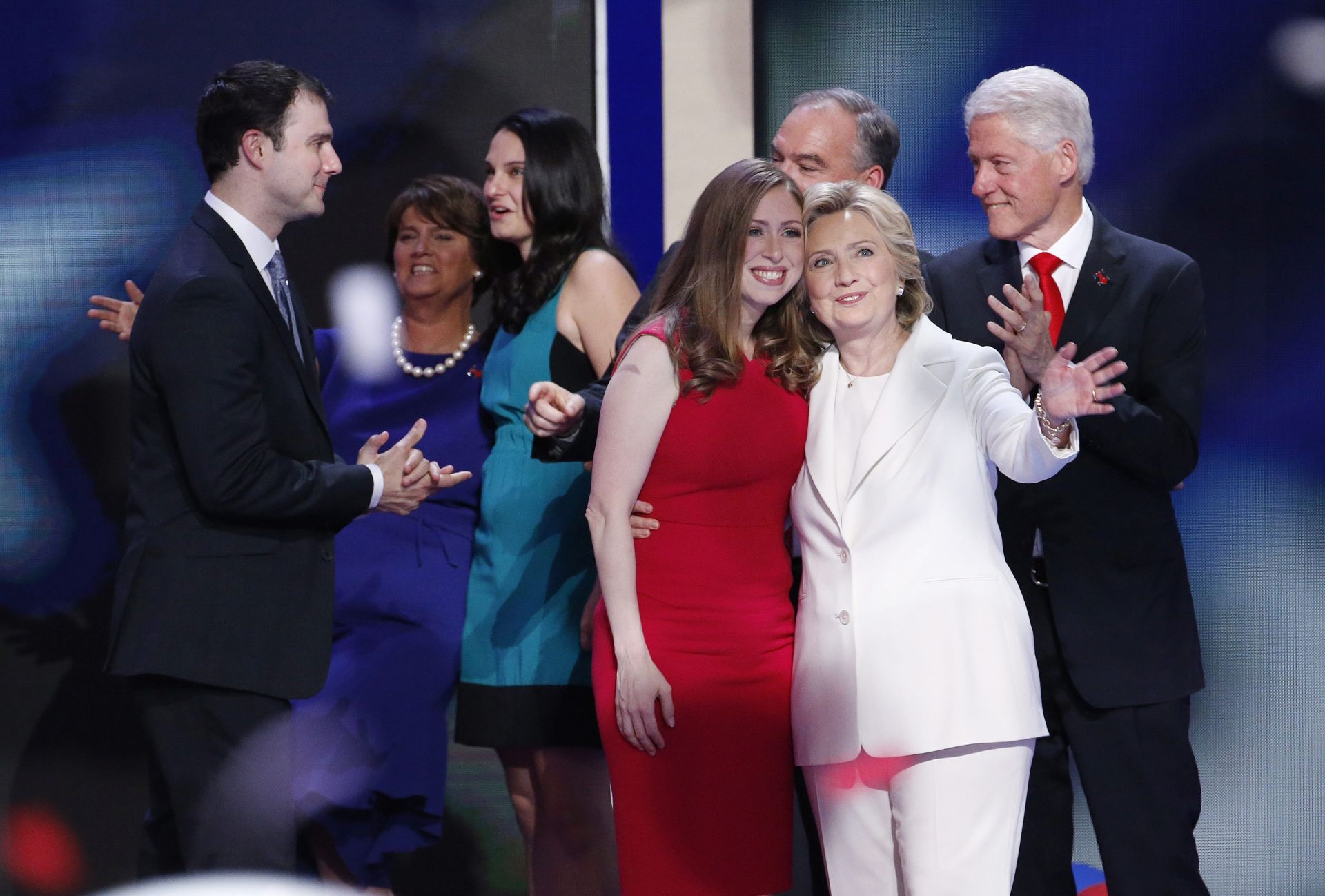 epa05446688 Former President Bill Clinton (R) Democratic Presidential nominee Hillary Clinton (2R), Vice Presidential nomineeTim Kaine (3R) and his wife Anne Holton (2L) and Chelsea Clinton (3L) react as balloons fall during final day of the Democratic National Convention at the Wells Fargo Center in Philadelphia, Pennsylvania, USA, 28 July 2016. Hillary Clinton formally accepted the nomination of the Democratic Party as their presidential candidate in the 2016 election.  EPA/SHAWN THEW