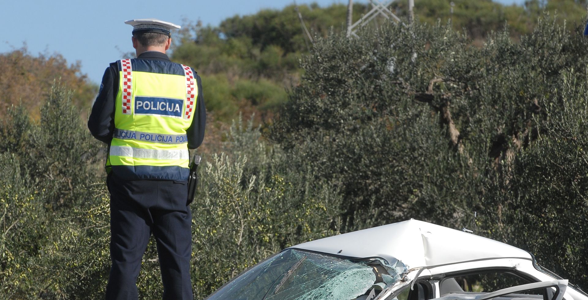 28.10.2009., Zadar - Kamion i automobil, zadarskih registracija su se sudarili u srijedu u 9.40 sati u Ulici Hrvatskog sabora u Zadru. Vozac automobila je poginuo, a suvozacica je tesko ozlijedjena te ju je Hitna odvezla u bolnicu. Ocevid je u tijeku, a cesta je zatvorena za sav promet. 
Photo: Dino Stanin/VLM/PIXSELL