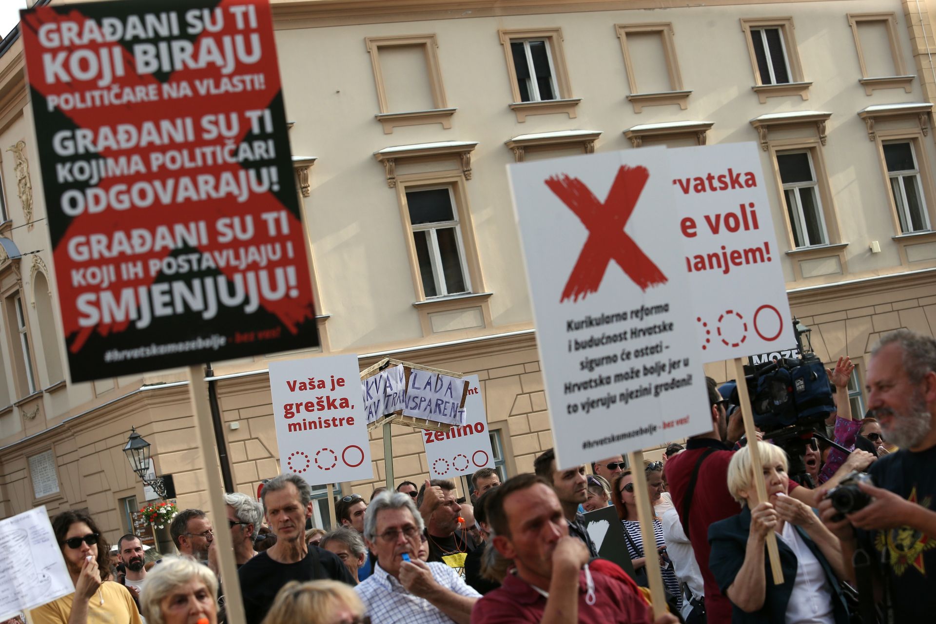 16.06.2016., Zagreb - Prosvjedna akcija na Trgu sv. Marka Hrvatska moze bolje - bez vas u organizaciji civilnoga drustva okupljenog u Inicijativu Hrvatska moze bolje. Prosvjednici zele izraziti nezadovoljstvo zbog promjena u provedbi obrazovne reforme i ignoriranja glasova 50 000 gradjana na nedavnim prosvjedima diljem Hrvatske i inozemstva. 
Photo: Dalibor Urukalovic/PIXSELL
