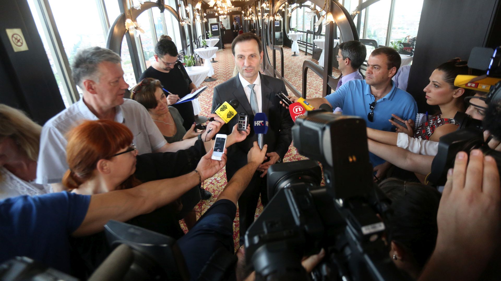 Zagreb, 01.07.2016 -  Izjava ministra vanjskih i europskih poslova Mire Kovača poslije konferencije "Tri godine poslije - Schengen kao sljedeći izazov", organizirane povodom obilježavanja treće obljetnice članstva Republike Hrvatske u Europskoj uniji. Na fotografiji Miro Kovač.  foto HINA/ Daniel KASAP / dk