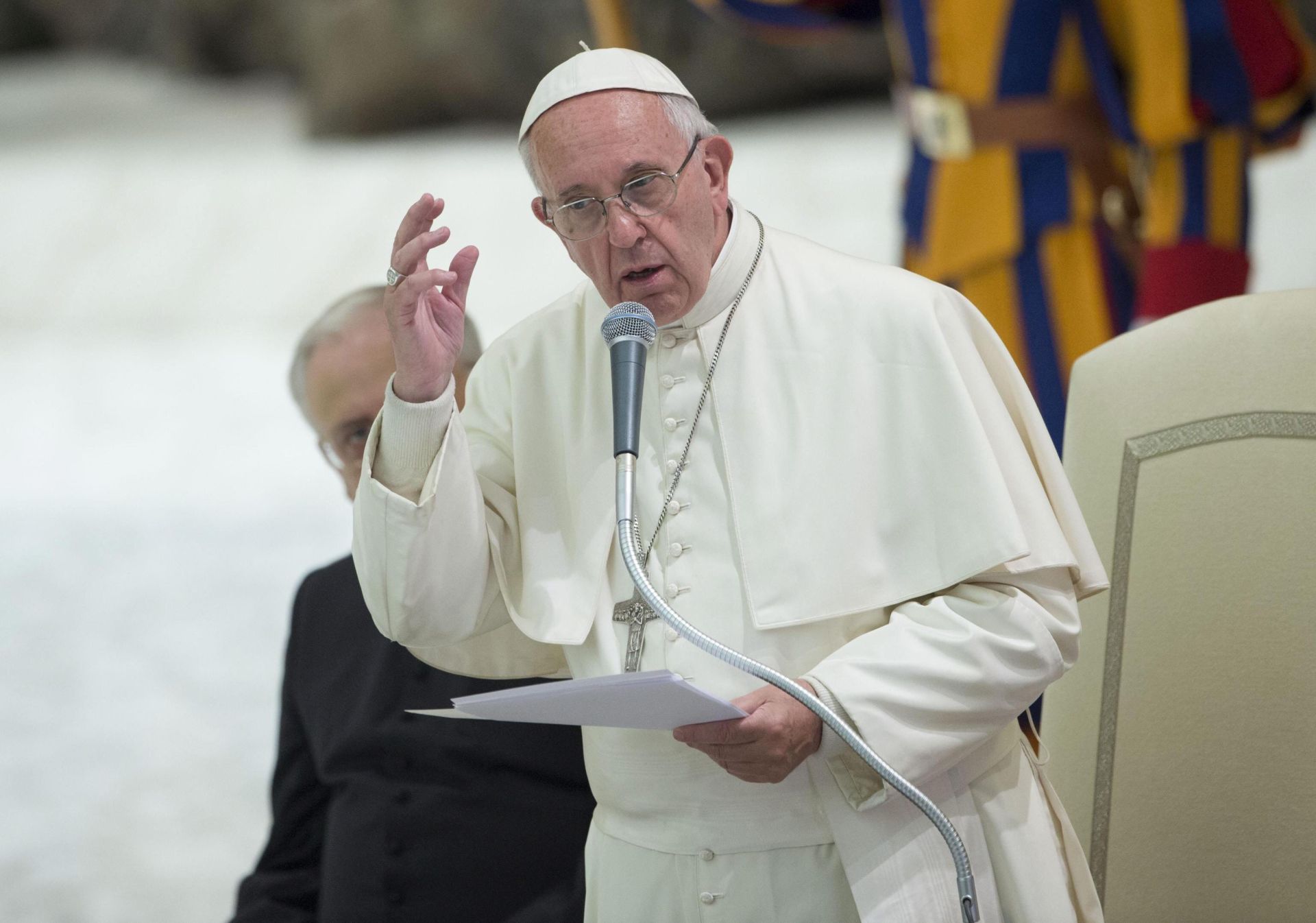 epa05410019 Pope Francis speaks during a Jubilee audience with pilgrims from Lyon in Paul VI Hall, Vatican City, 06 July 2016.  EPA/GIORGIO ONORATI