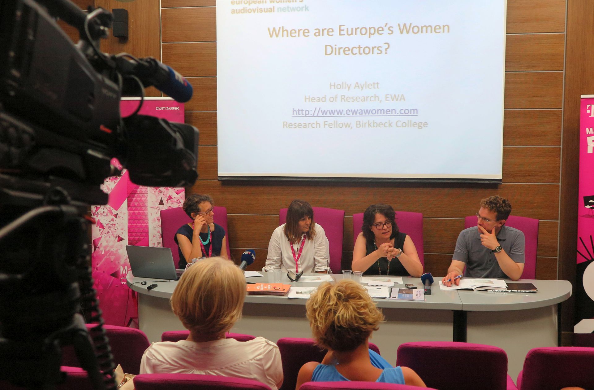Pula, 10.7.2016 - "Gdje su redateljice u europskom filmu", naziv je prezentacije koja je u sklopu programa 63. Pulskog filmskog festivala, Pula PROfessional, odrana u nedjelju poslijepodne u Puli a koju je provela Europska enska audiovizualna mrea u suradnji s filmskim fondovima i sveuèilitima u sedam europskih zemalja i to Hrvatskoj, Austriji, Francuskoj, Italiji, Njemaèkoj, Velikoj Britaniji i vedskoj.
foto HINA/ Daniel SPONZA/ ua